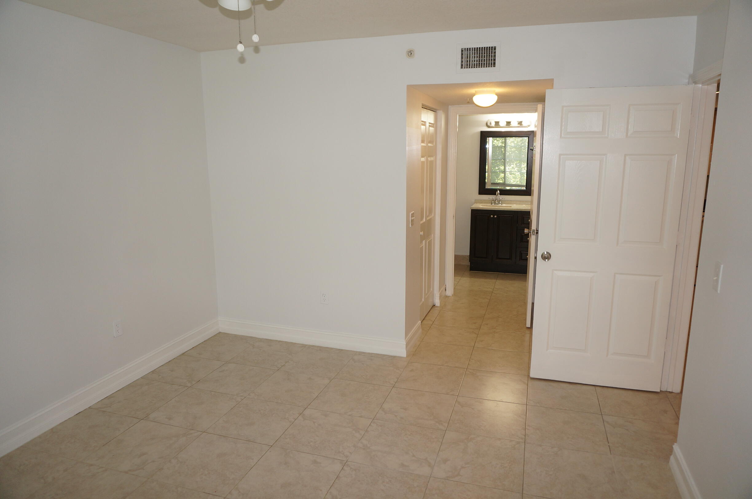 EMERALD ISLE AT LAGUNA LAKES CONDO - Residential Lease