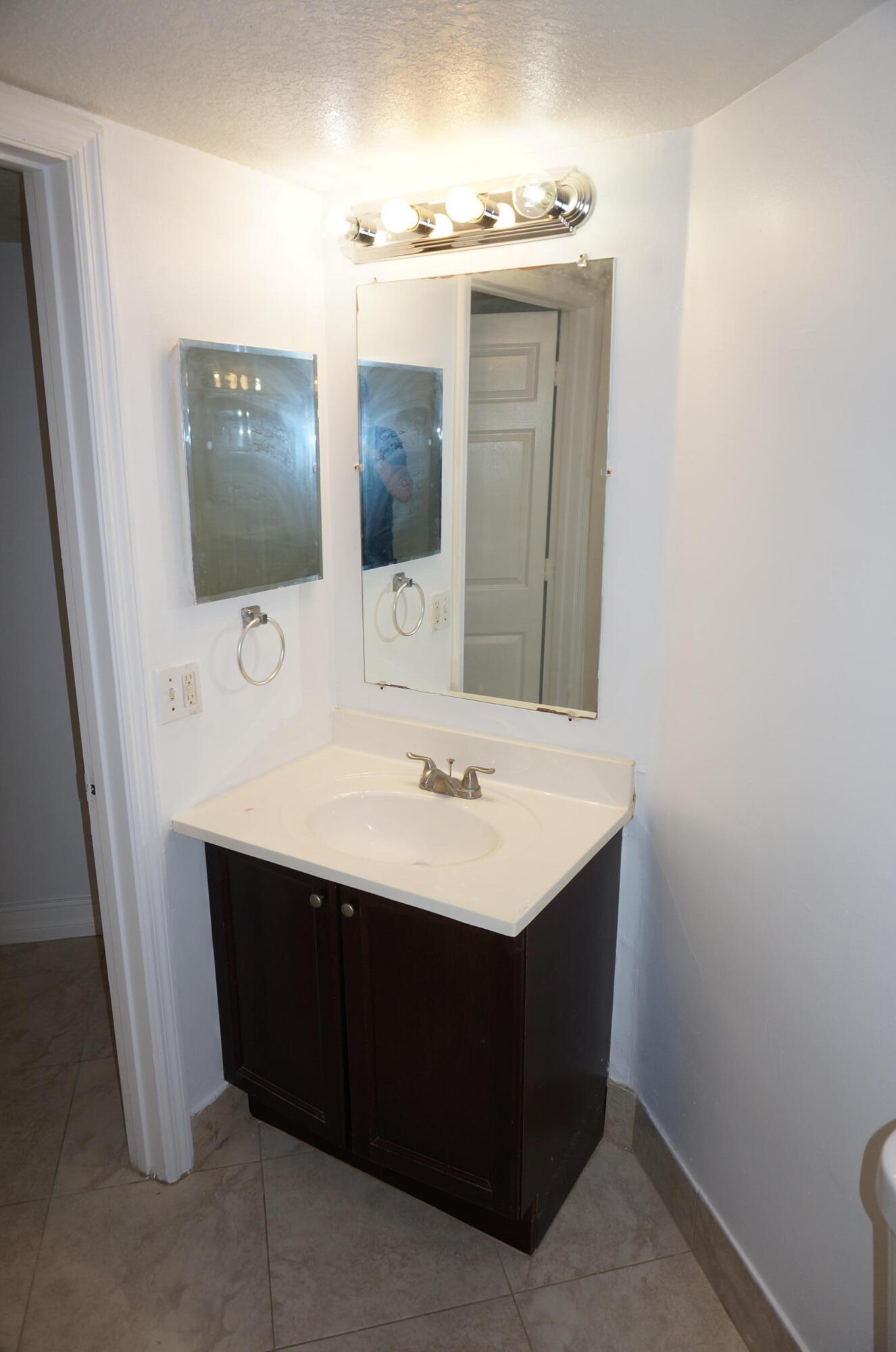 EMERALD ISLE AT LAGUNA LAKES CONDO - Residential Lease