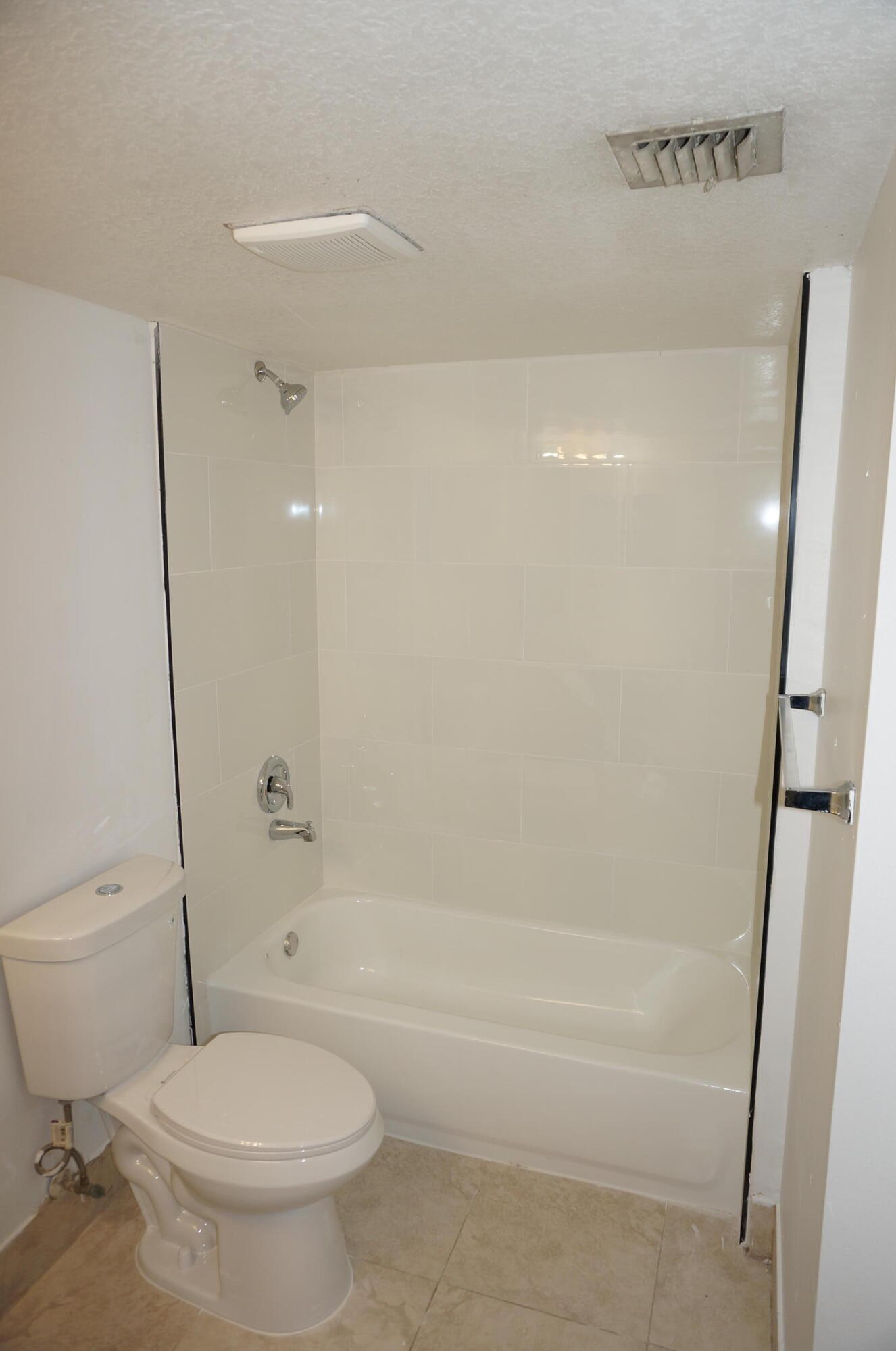 EMERALD ISLE AT LAGUNA LAKES CONDO - Residential Lease
