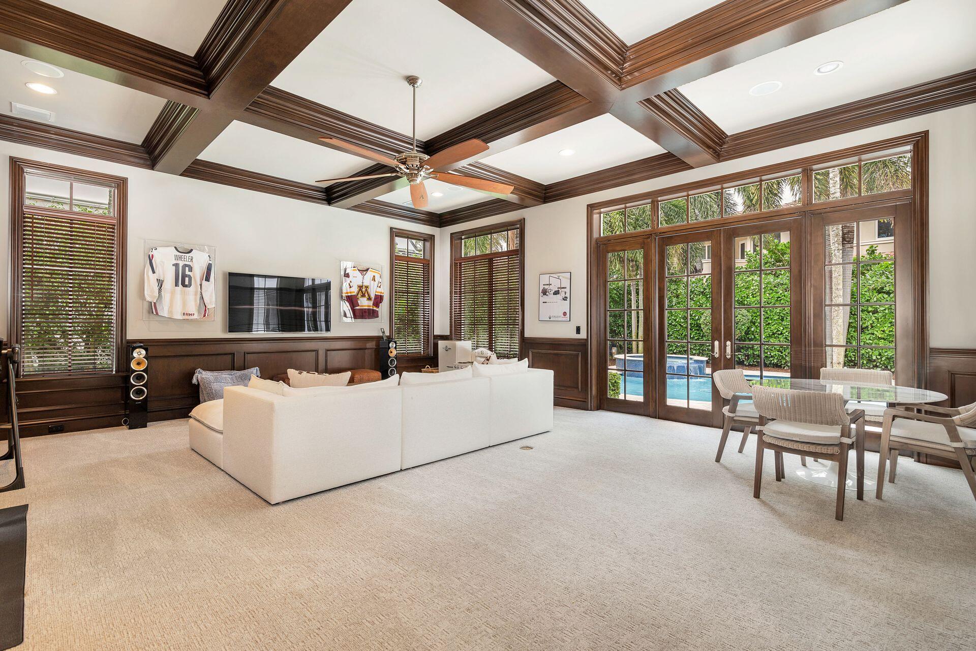 ROYAL PALM YACHT & COUNTRY CLUB - Residential