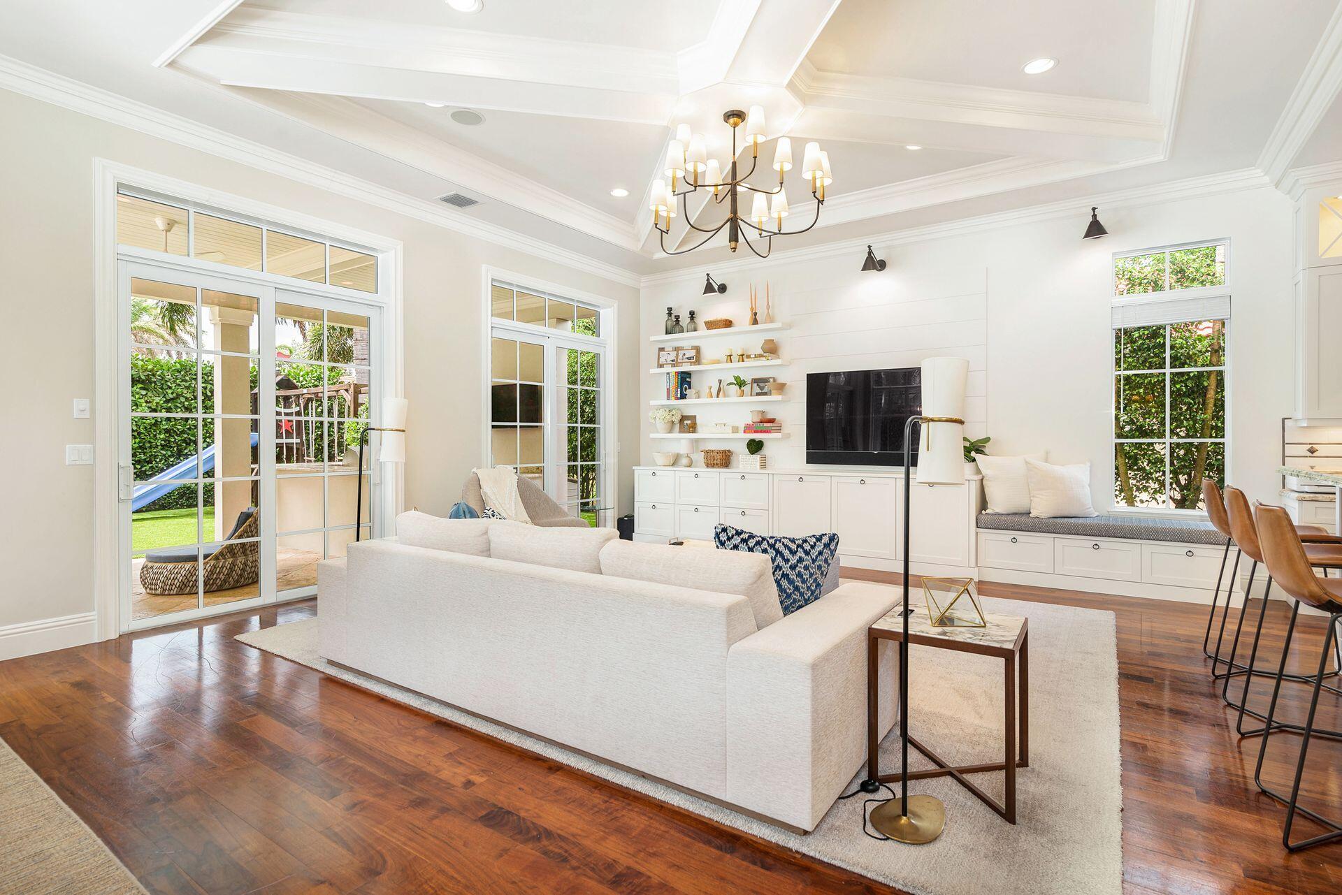 ROYAL PALM YACHT & COUNTRY CLUB - Residential
