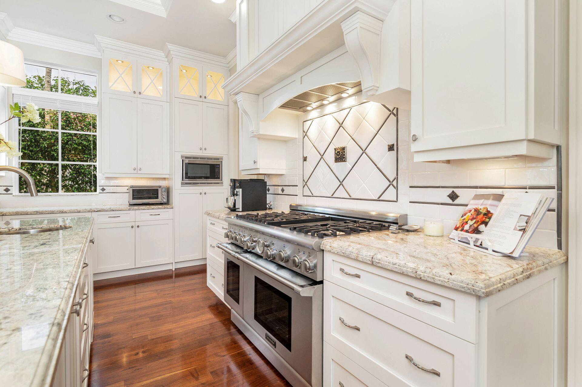 ROYAL PALM YACHT & COUNTRY CLUB - Residential
