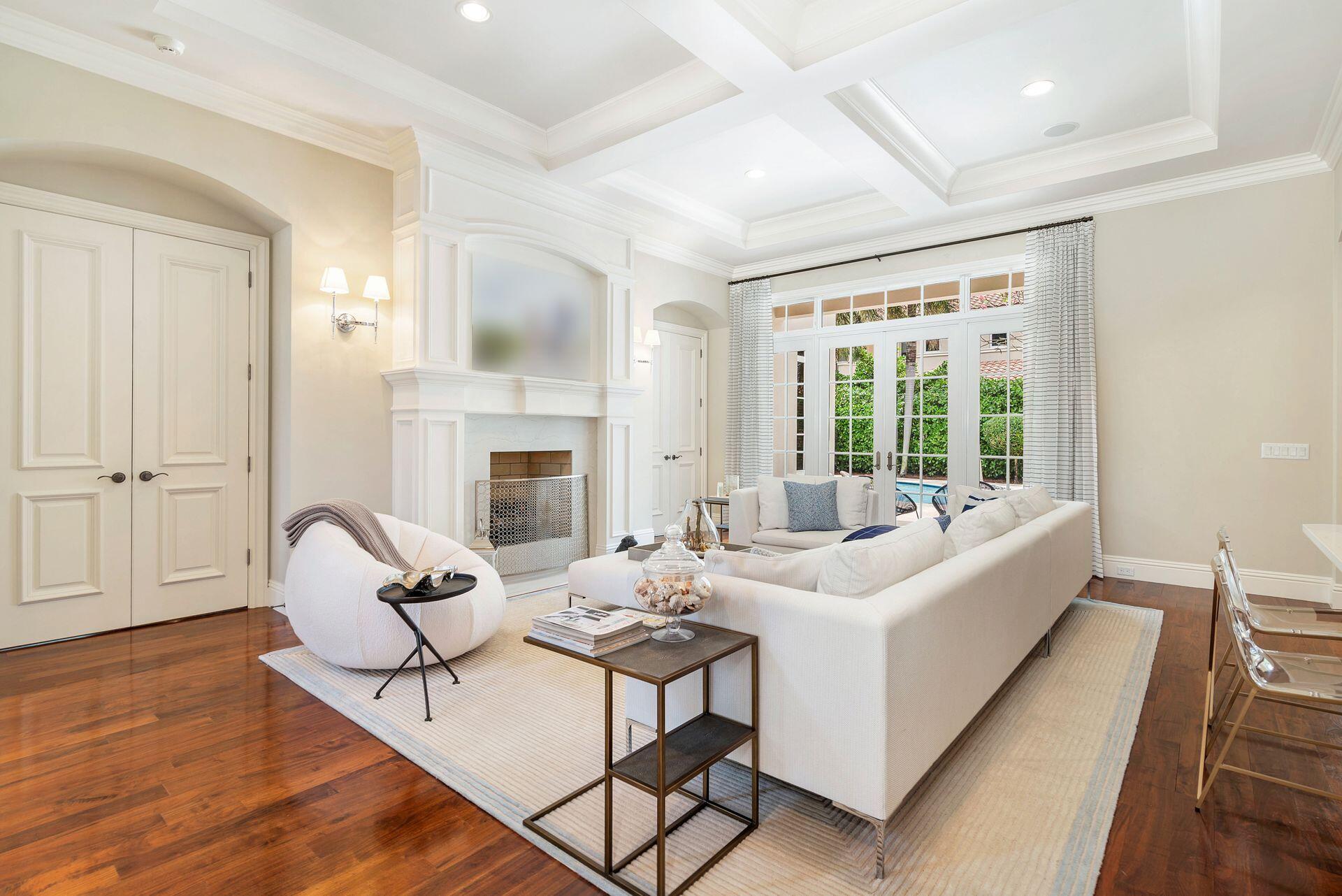 ROYAL PALM YACHT & COUNTRY CLUB - Residential