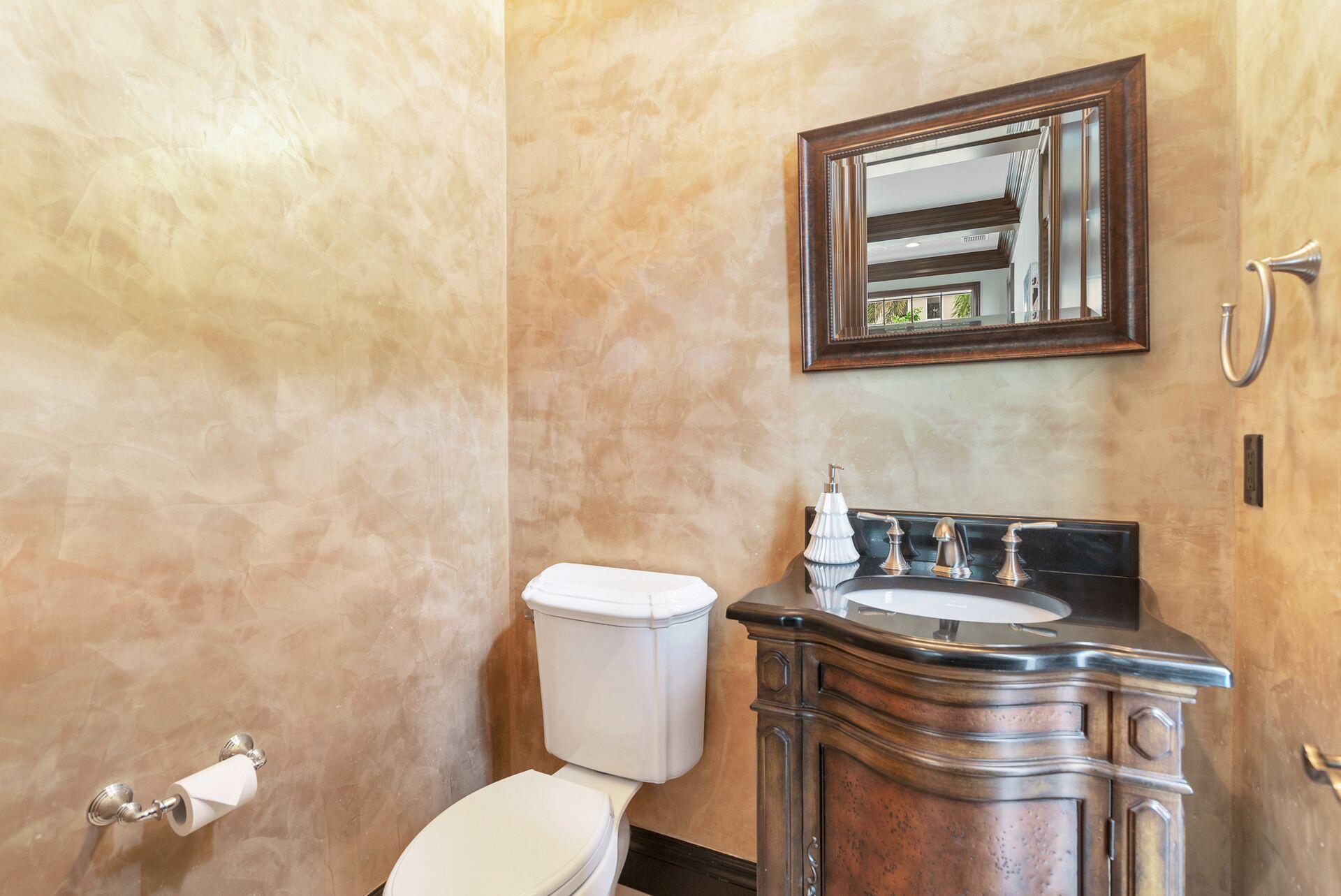 ROYAL PALM YACHT & COUNTRY CLUB - Residential