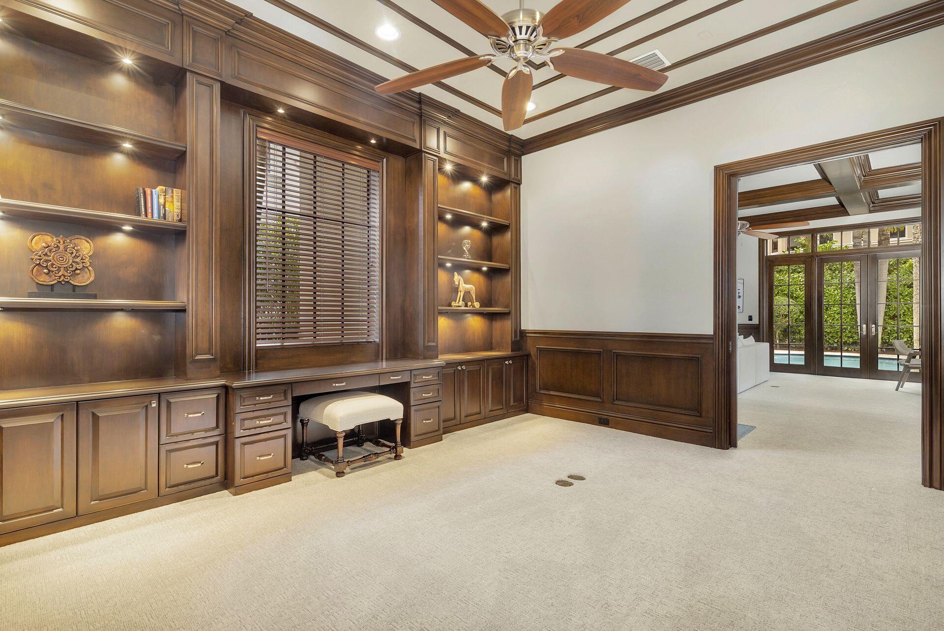 ROYAL PALM YACHT & COUNTRY CLUB - Residential