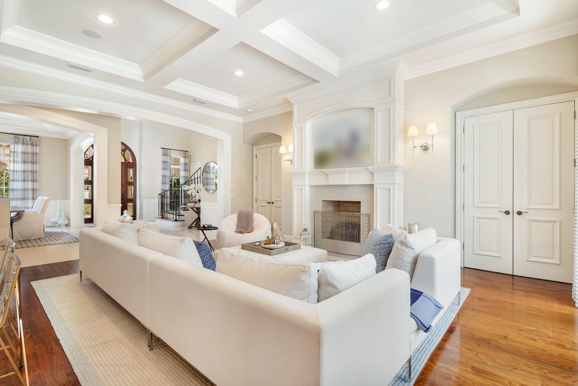 ROYAL PALM YACHT & COUNTRY CLUB - Residential