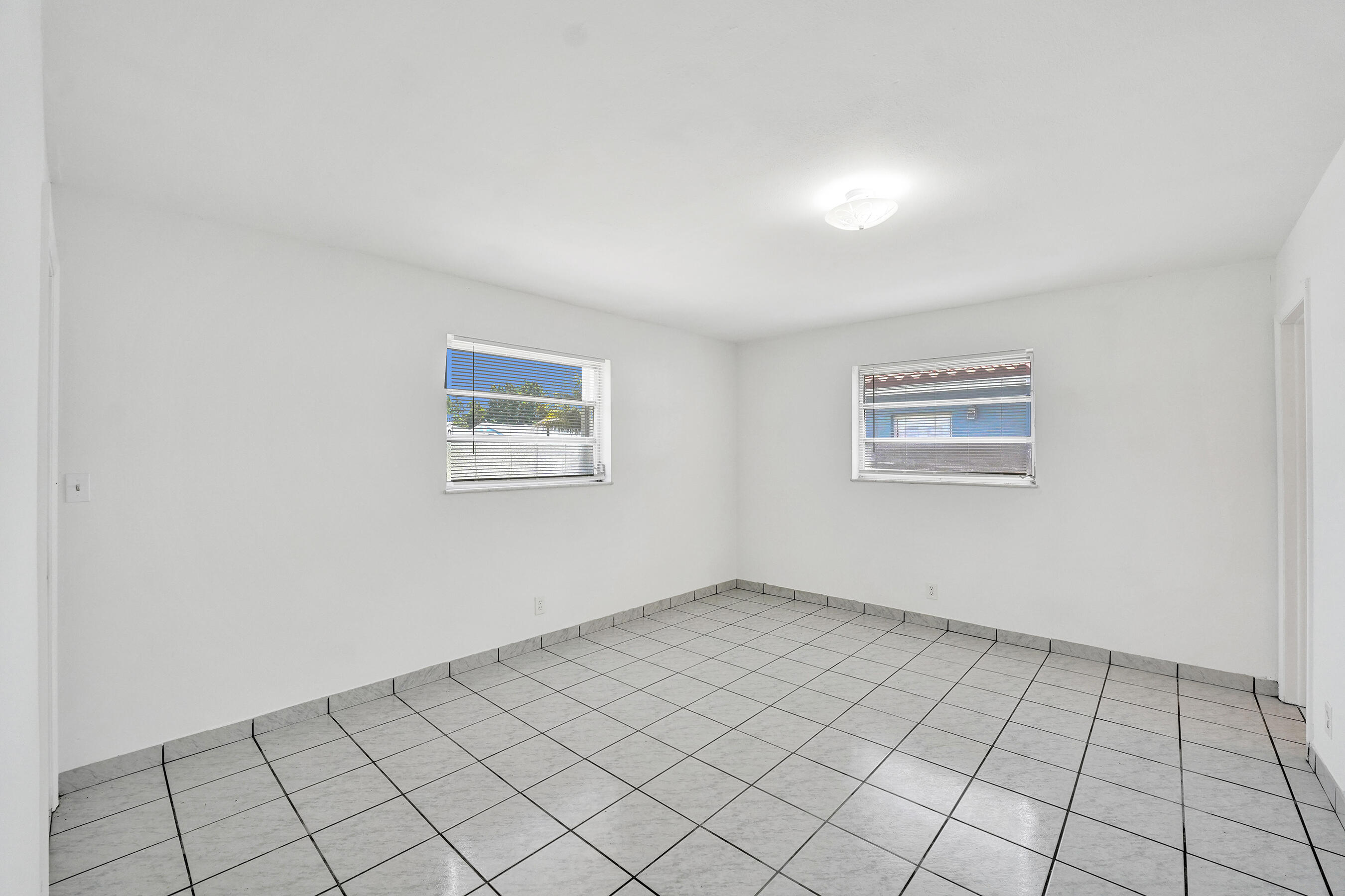 HOLLYWOOD BEACH HEIGHTS SEC - Residential Income