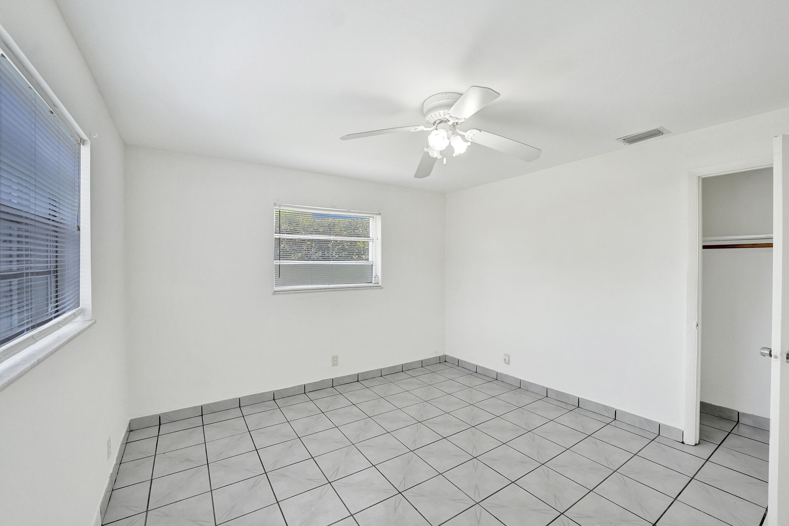HOLLYWOOD BEACH HEIGHTS SEC - Residential Income