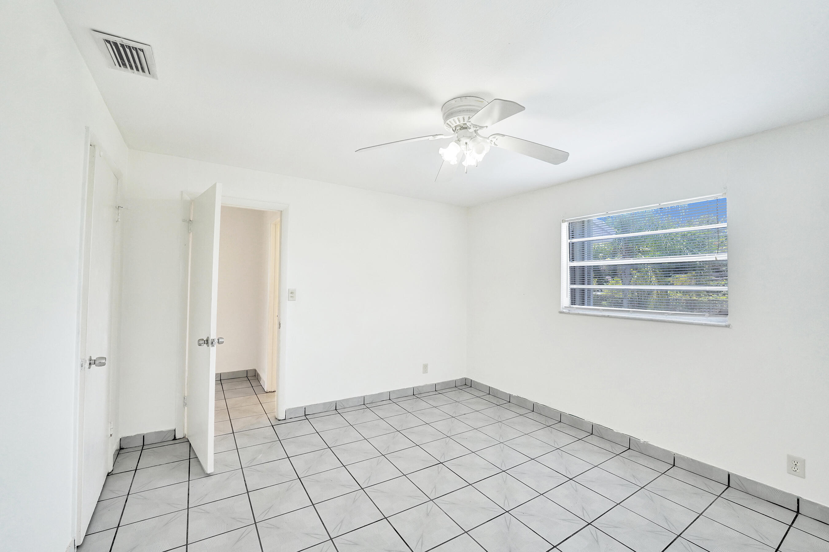 HOLLYWOOD BEACH HEIGHTS SEC - Residential Income