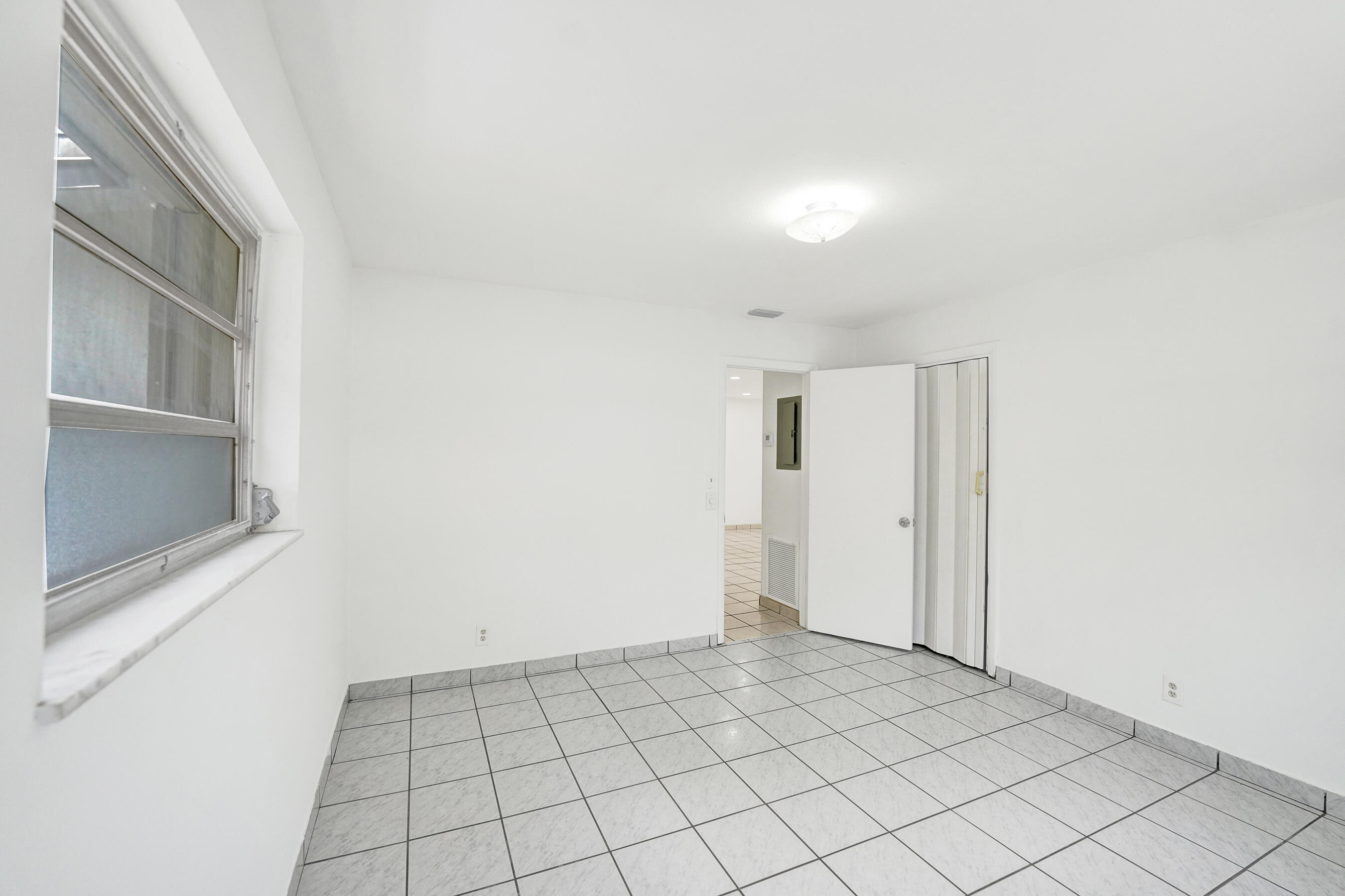 HOLLYWOOD BEACH HEIGHTS SEC - Residential Income