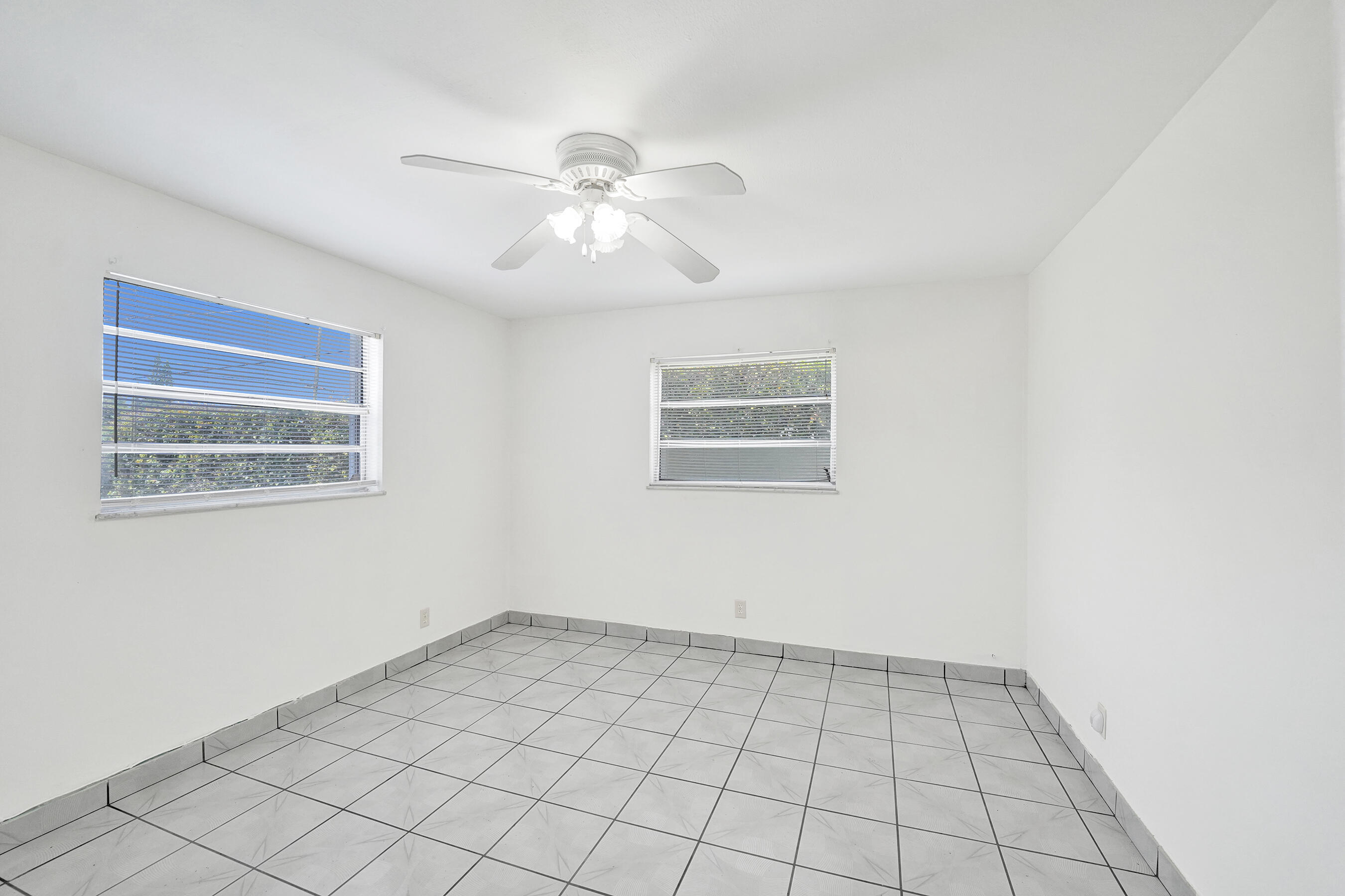 HOLLYWOOD BEACH HEIGHTS SEC - Residential Income