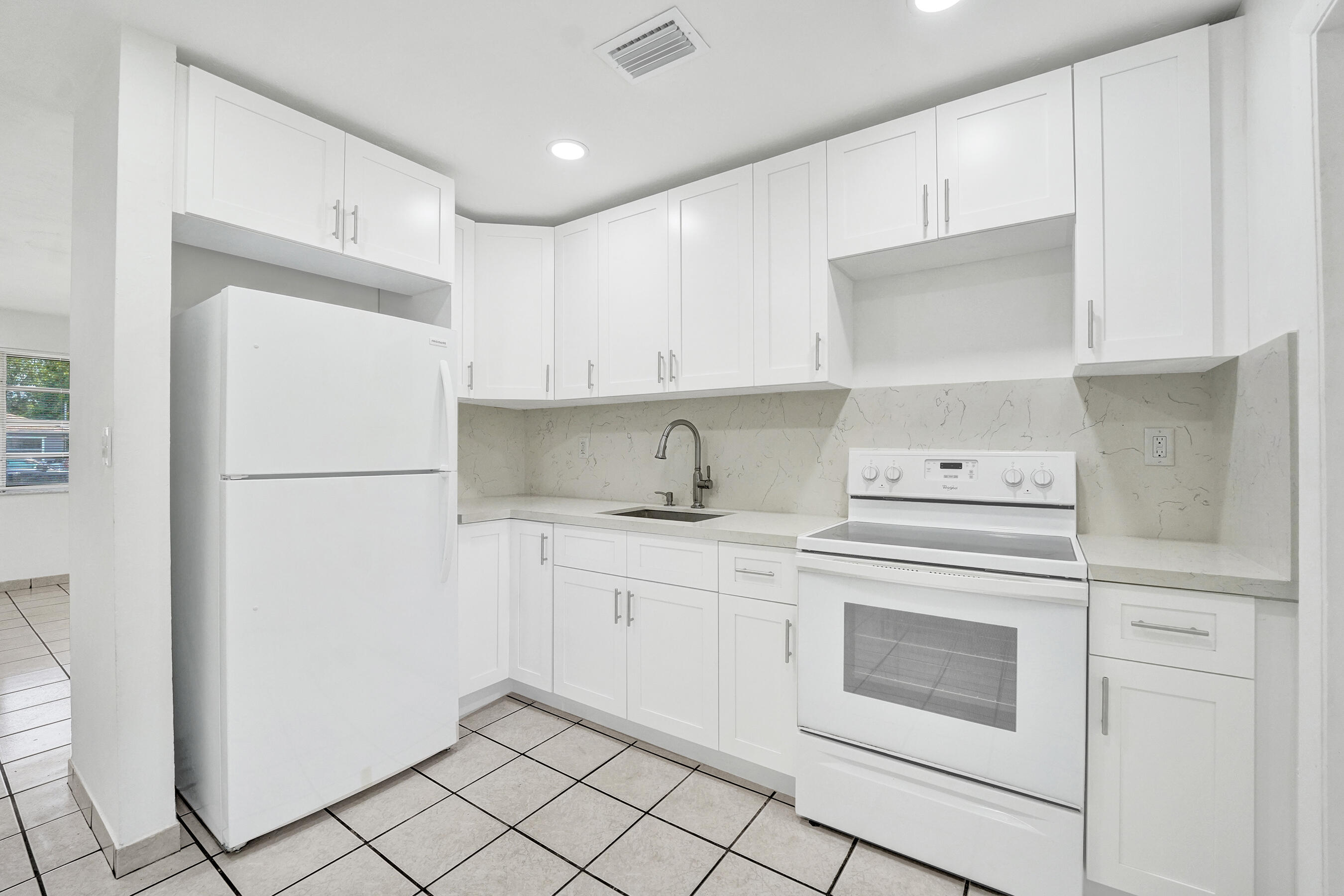 HOLLYWOOD BEACH HEIGHTS SEC - Residential Income