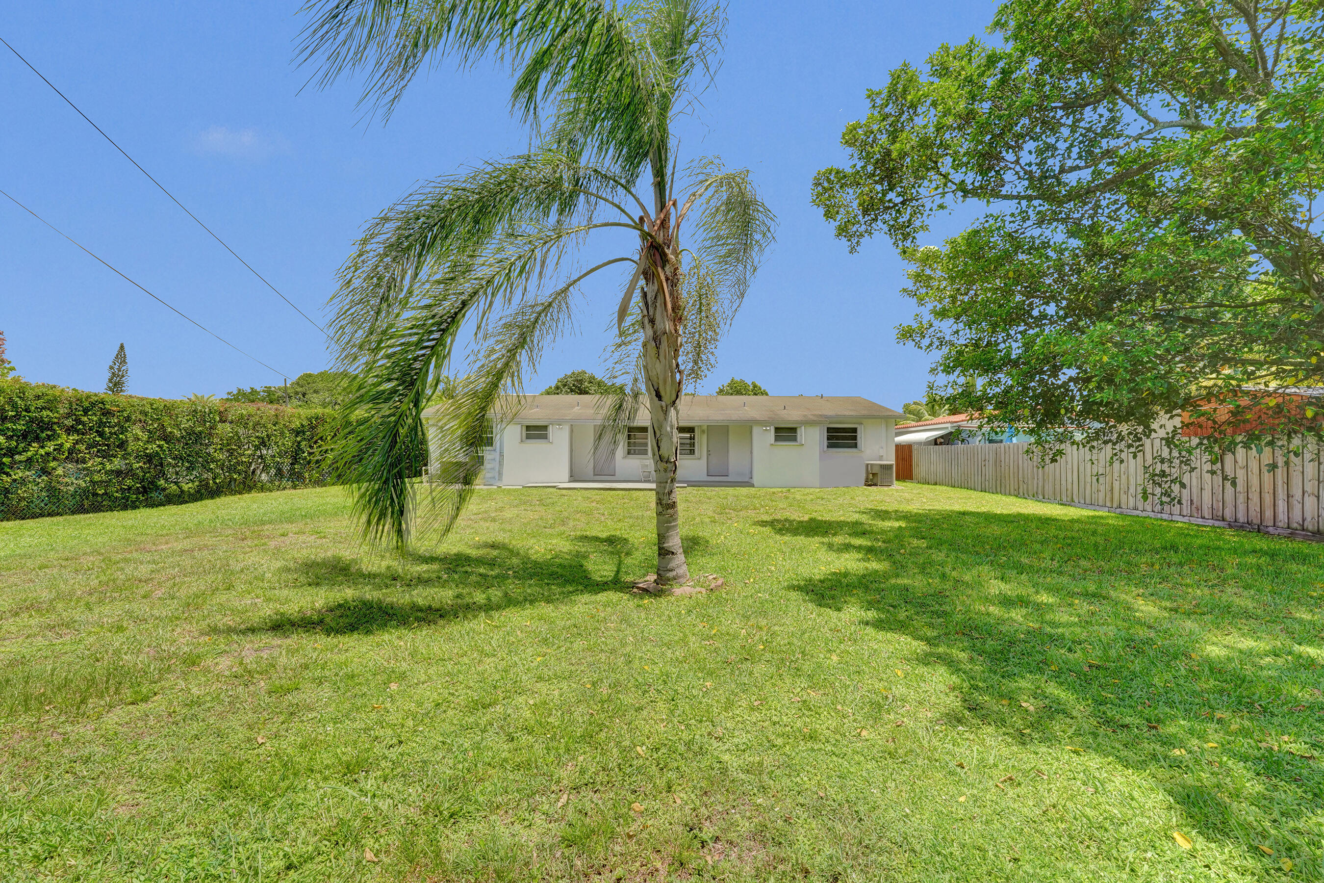 HOLLYWOOD BEACH HEIGHTS SEC - Residential Income