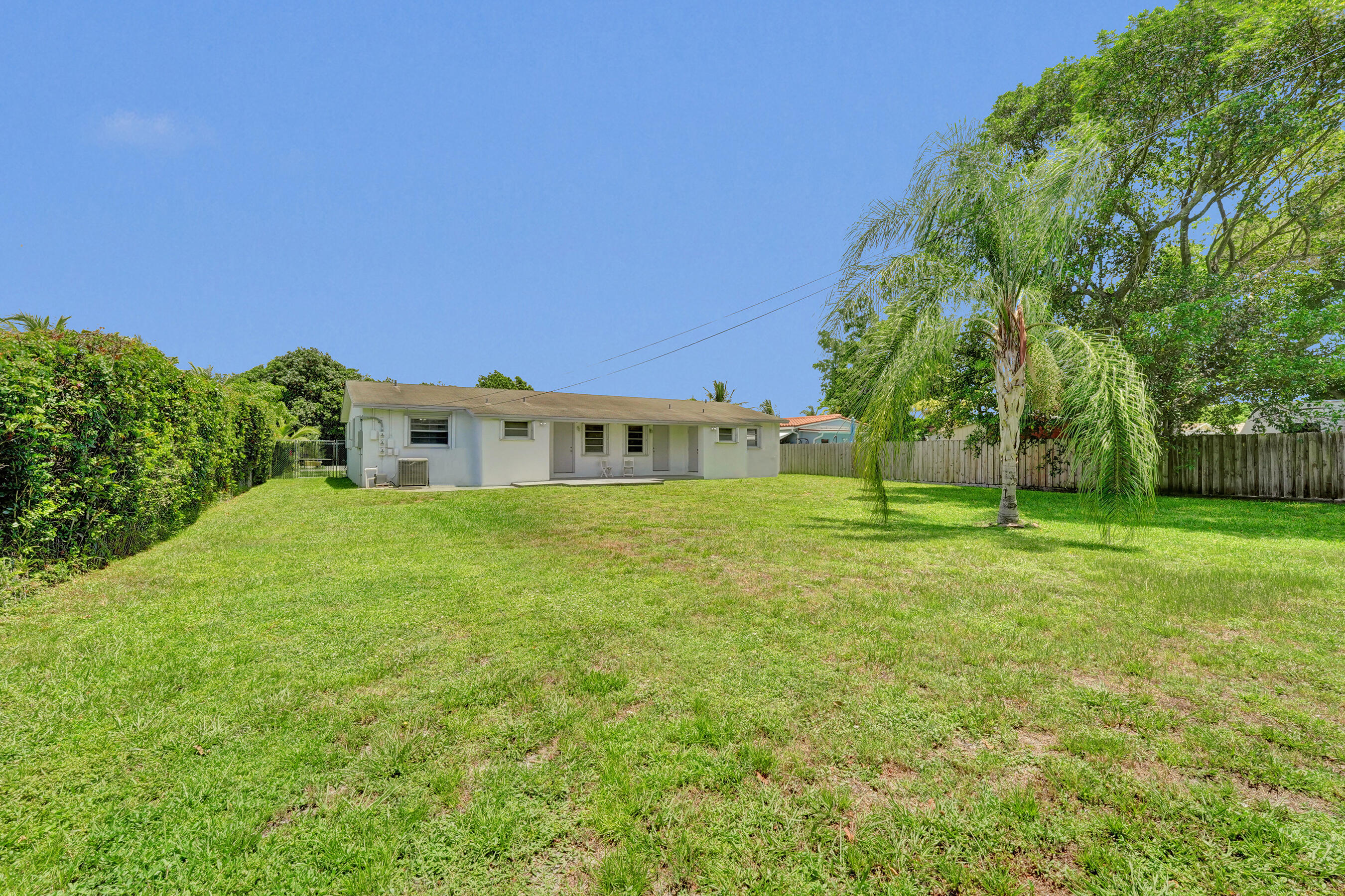 HOLLYWOOD BEACH HEIGHTS SEC - Residential Income
