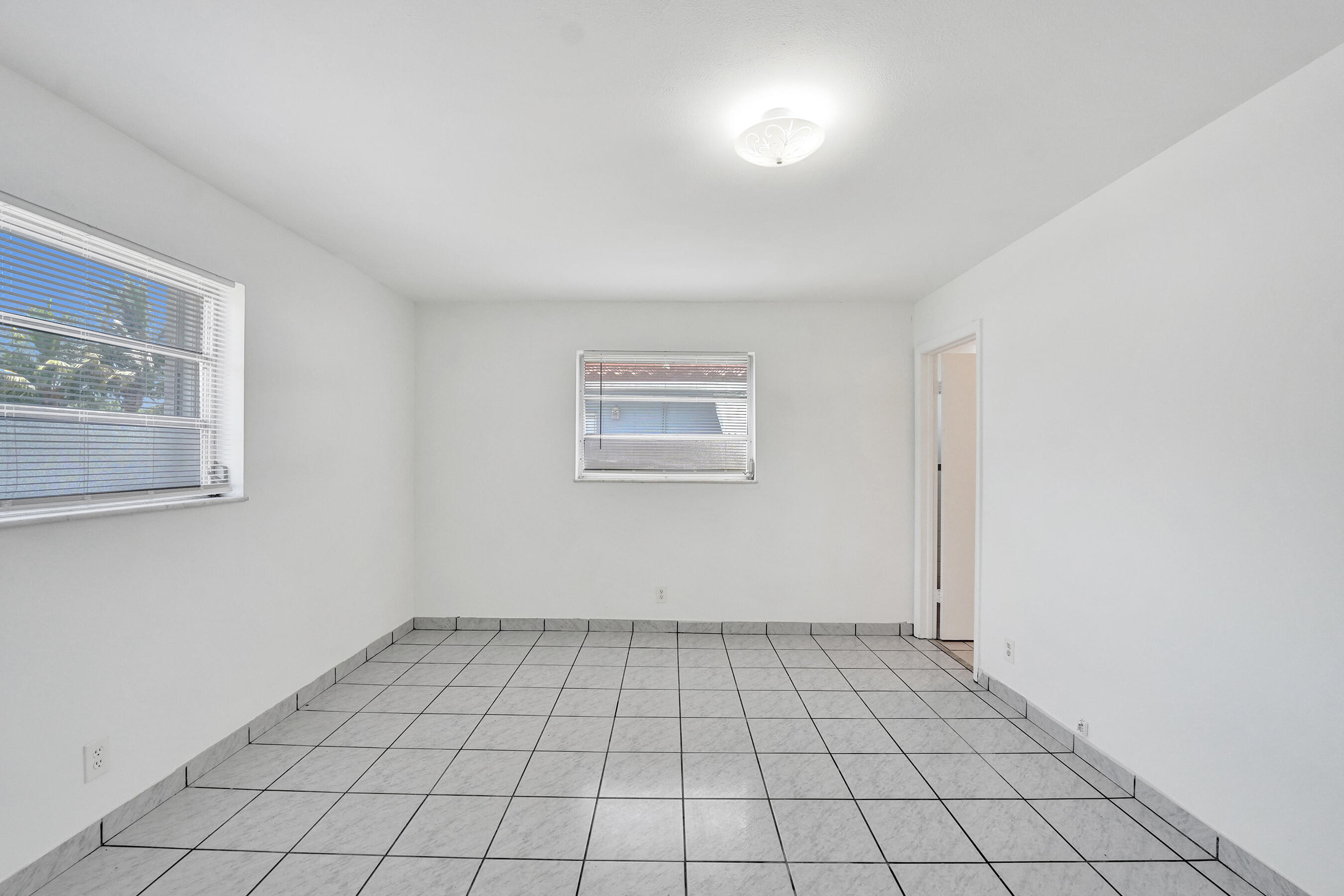 HOLLYWOOD BEACH HEIGHTS SEC - Residential Income