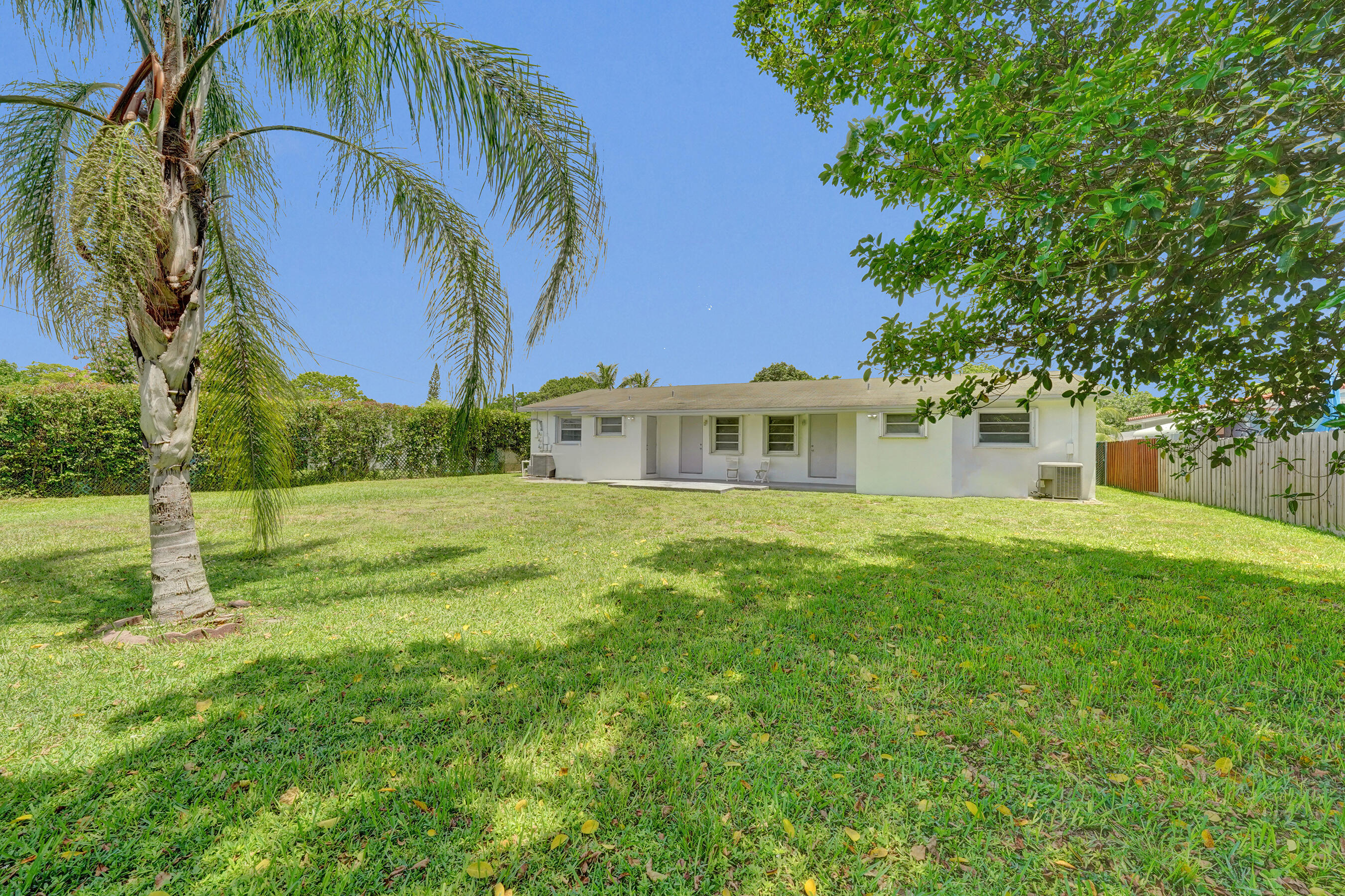 HOLLYWOOD BEACH HEIGHTS SEC - Residential Income