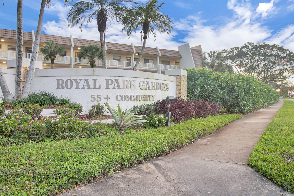 Royal Park Gardens III - Residential