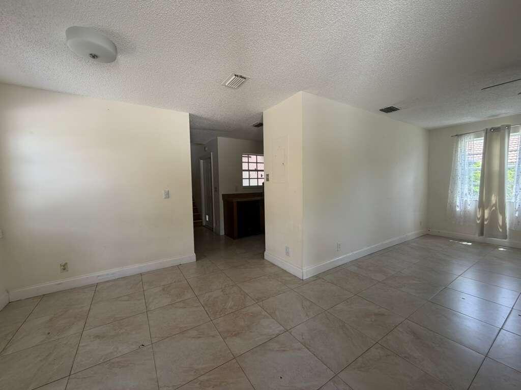 SUGAR POND MANOR OF WELLINGTON - Residential Lease