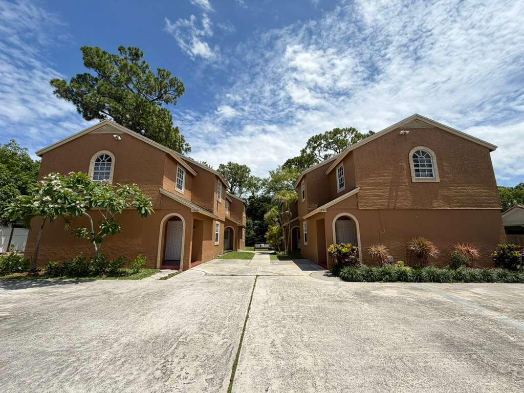 SUGAR POND MANOR OF WELLINGTON - Residential Lease