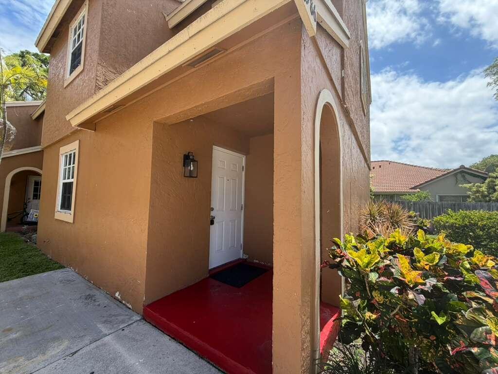 SUGAR POND MANOR OF WELLINGTON - Residential Lease