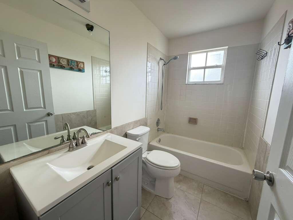 SUGAR POND MANOR OF WELLINGTON - Residential Lease