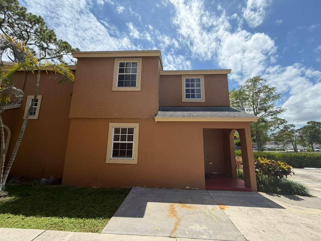SUGAR POND MANOR OF WELLINGTON - Residential Lease