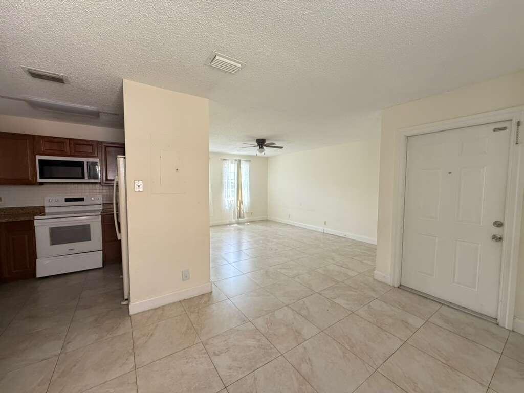 SUGAR POND MANOR OF WELLINGTON - Residential Lease