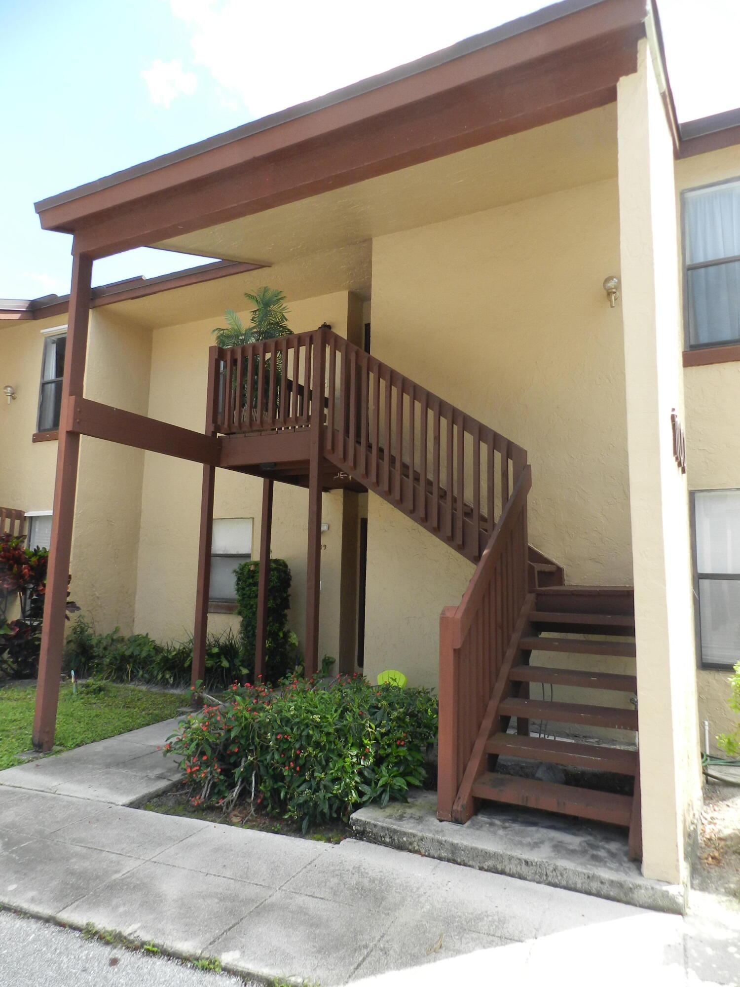 LOCATION LOCATION CLOSE TO EVERYTHING: Shopping, Restaurants, Doctor offices, Hospitals, Parks, Library, and Schools.  Wonderful parking right out front and many guest parking  there too. Primary Suite has a walk in closet, plus a 2nd closet. beautiful wood doors.. Sliding doors go out from the Primary bedroom and living room to the screened patio and storage room. The best  gift is the Loft with beautiful windows and a beautiful ceiling  light,  There is a large eat in kitchen with a pass thru window to Dining room. split bedroom washer and dryer by 2nd bedroom and 2nd bathroom   SHERWIN WILLIAM just  painted walls throughout the Condo..  Take a Tour.. you will be glad you did.
