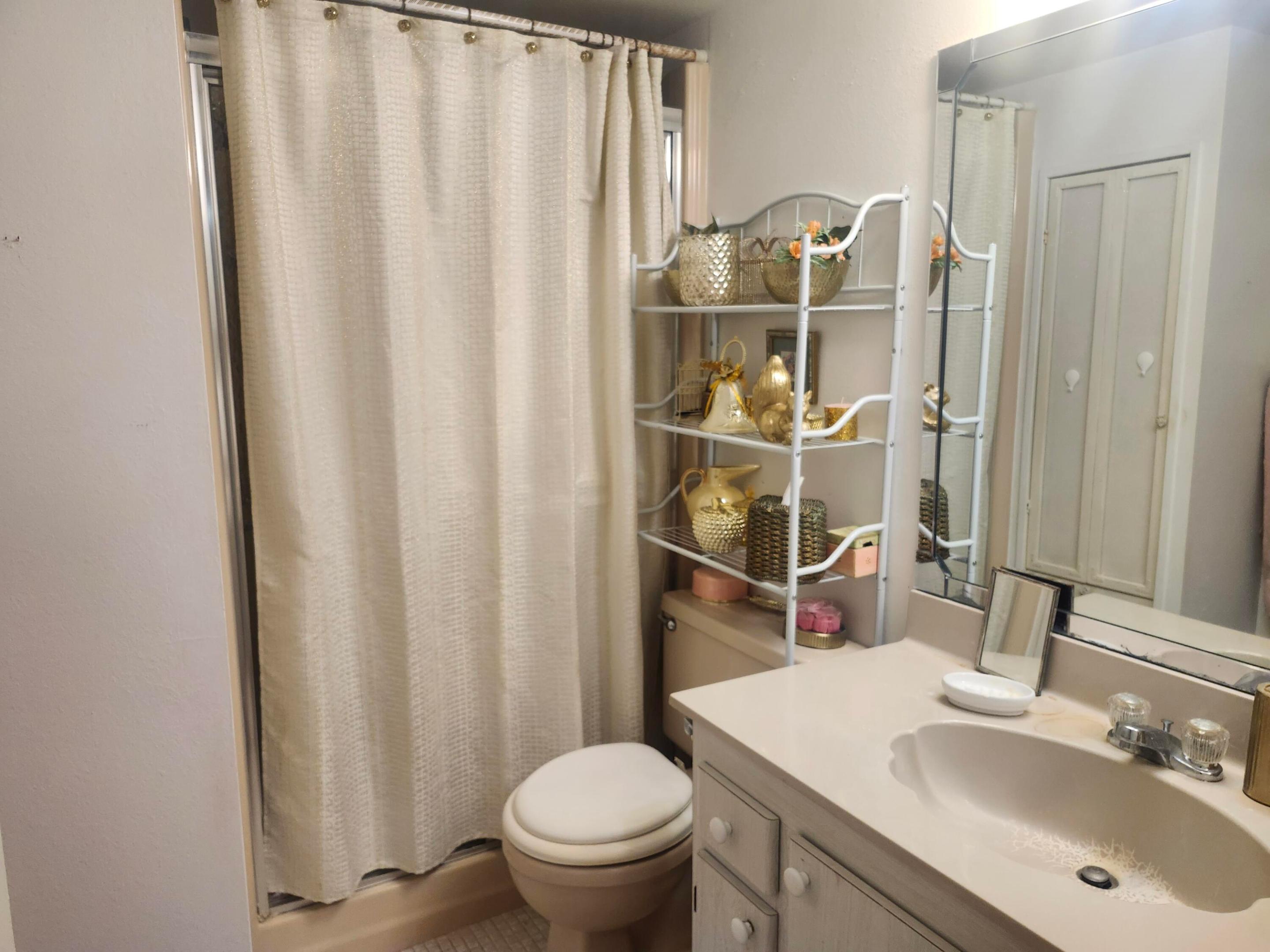 VILLAGE ROYALE FOREST GREEN CONDO - Residential