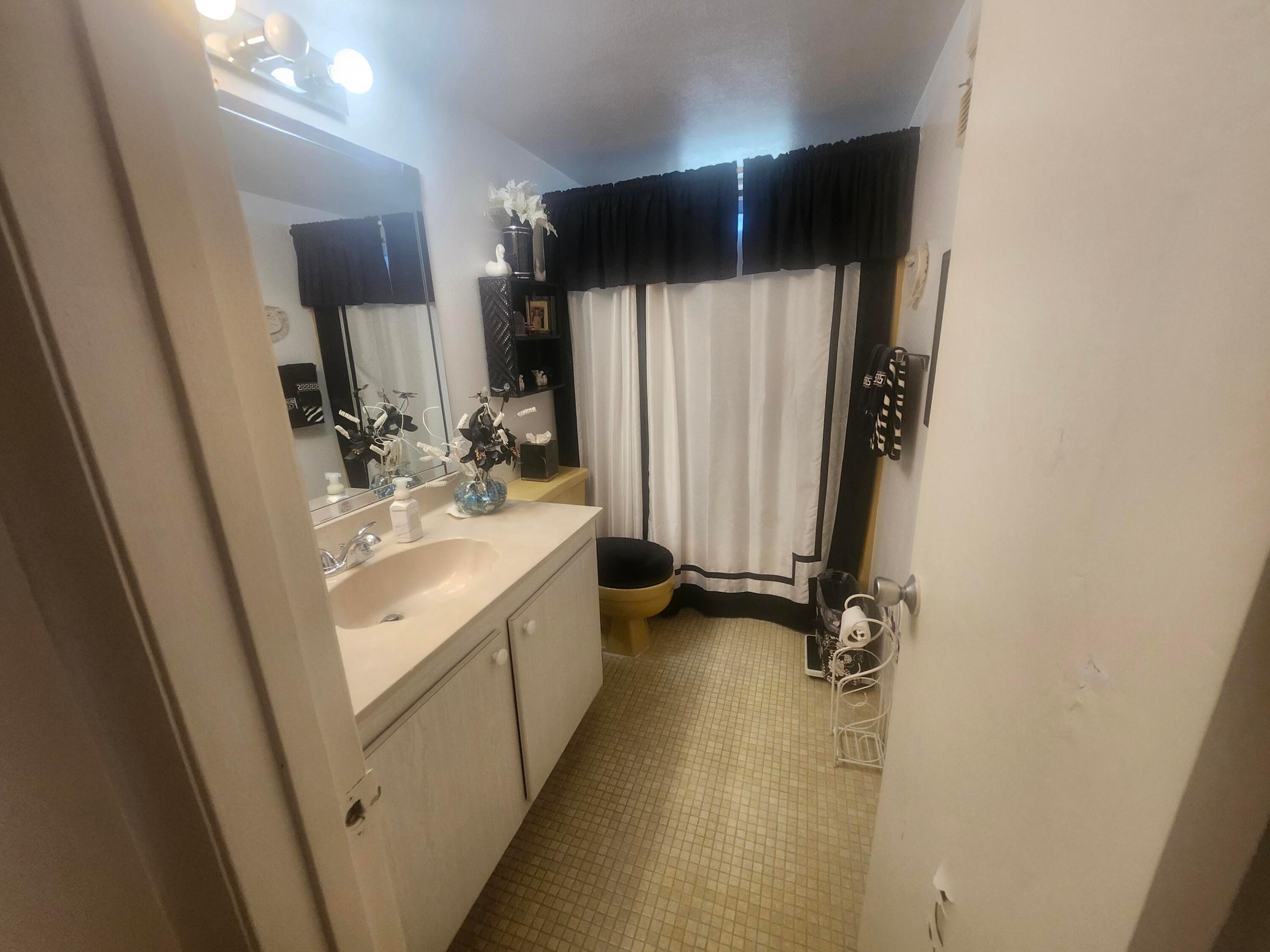 VILLAGE ROYALE FOREST GREEN CONDO - Residential