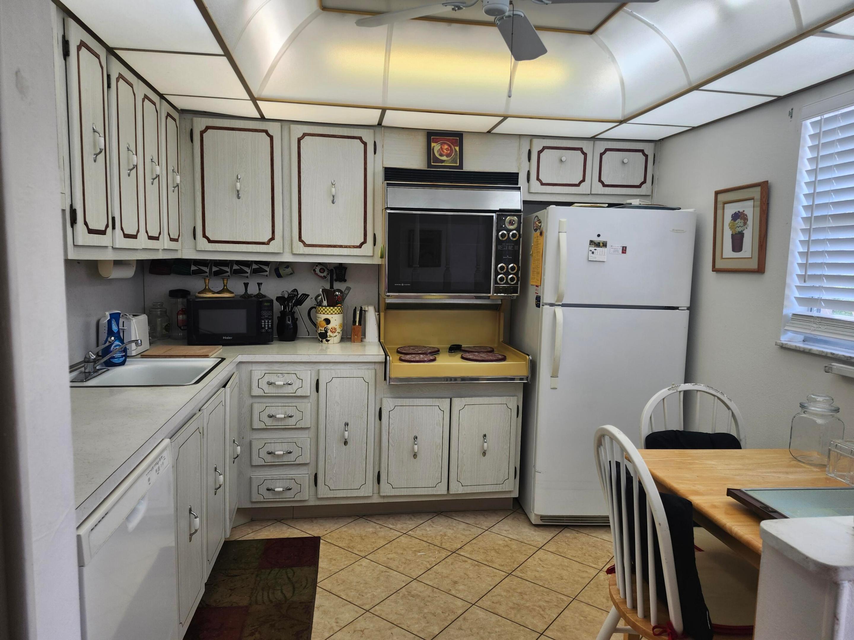 VILLAGE ROYALE FOREST GREEN CONDO - Residential