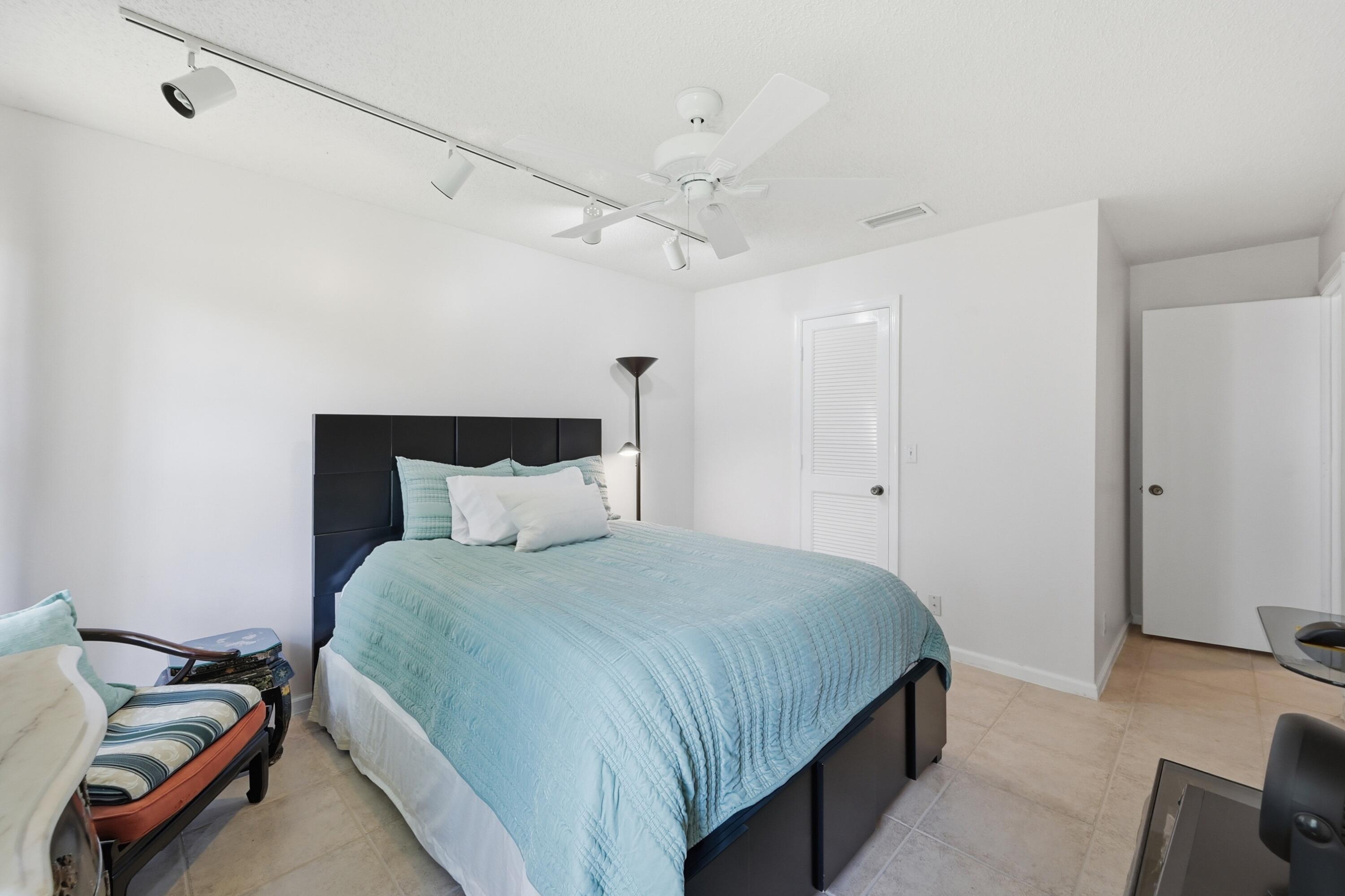 CYPRESS LAKES - Residential