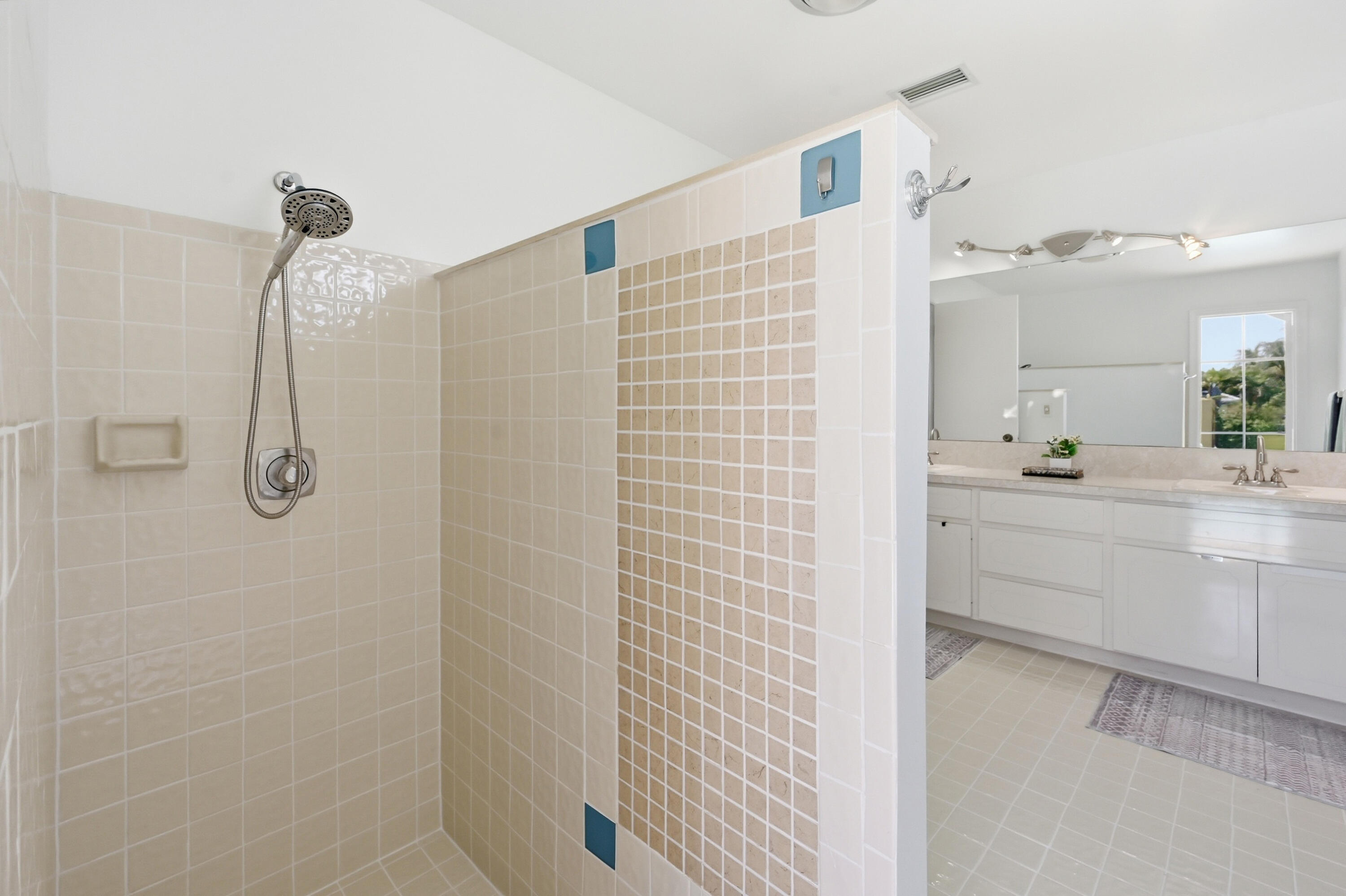 CYPRESS LAKES - Residential