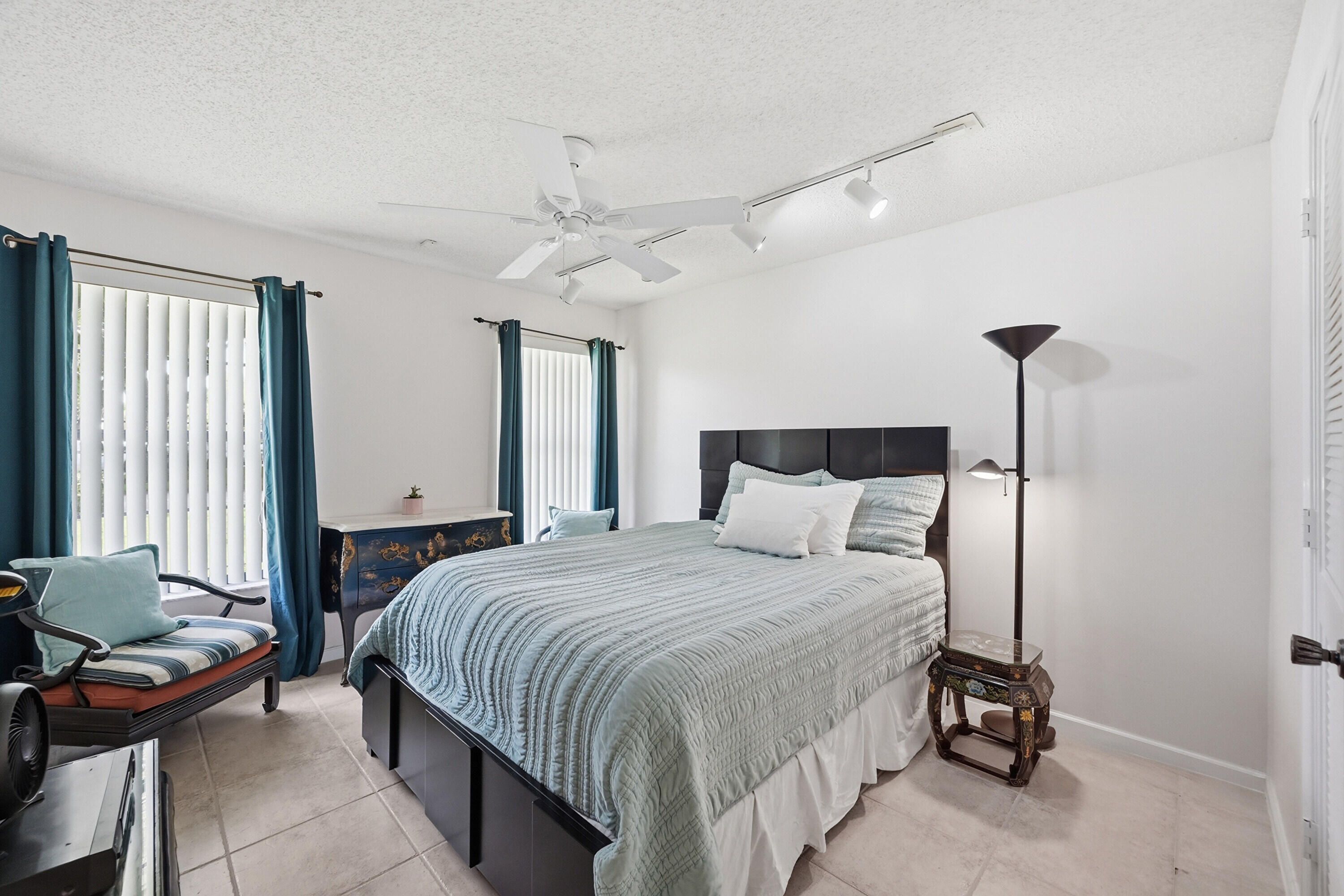 CYPRESS LAKES - Residential