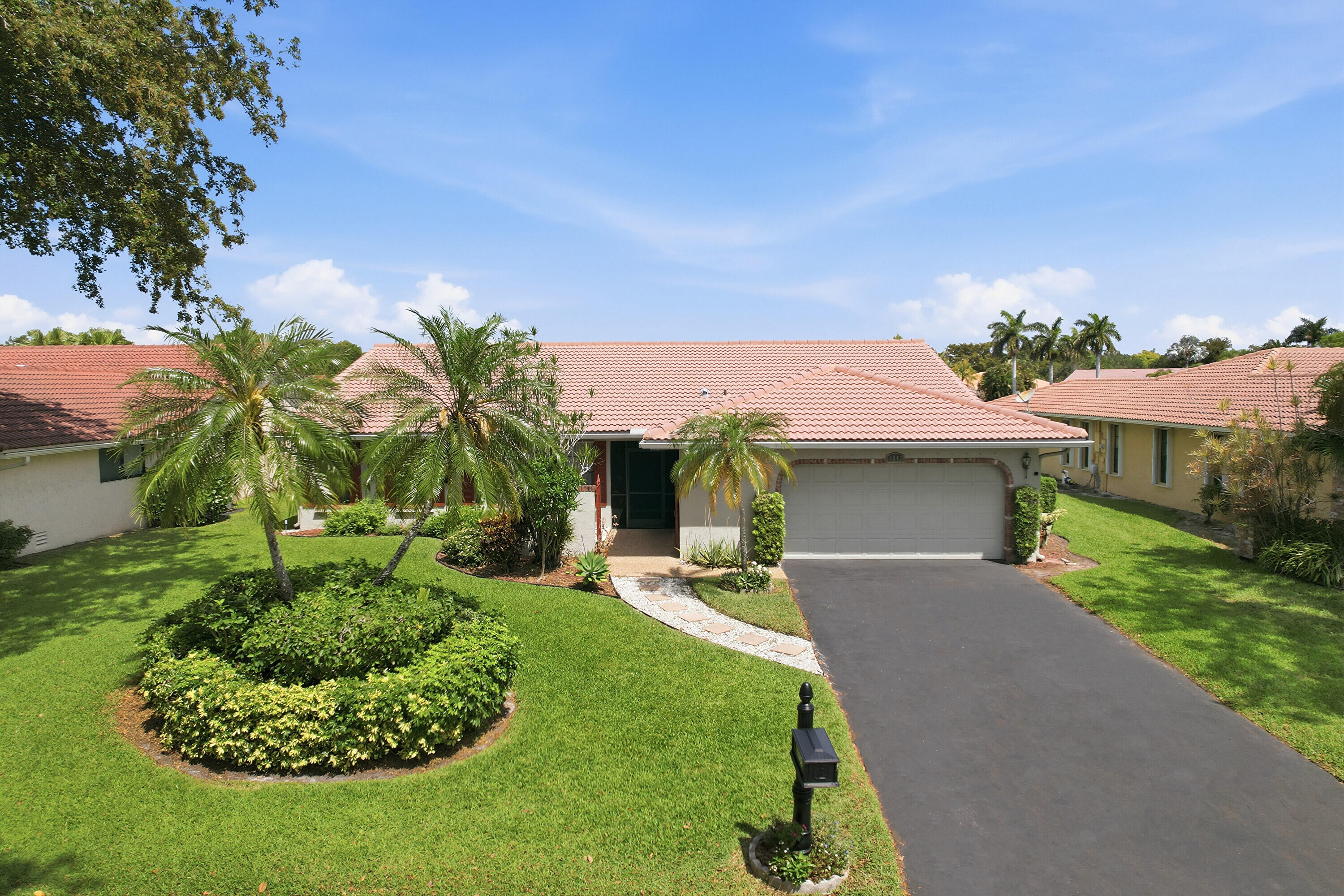 CYPRESS LAKES - Residential