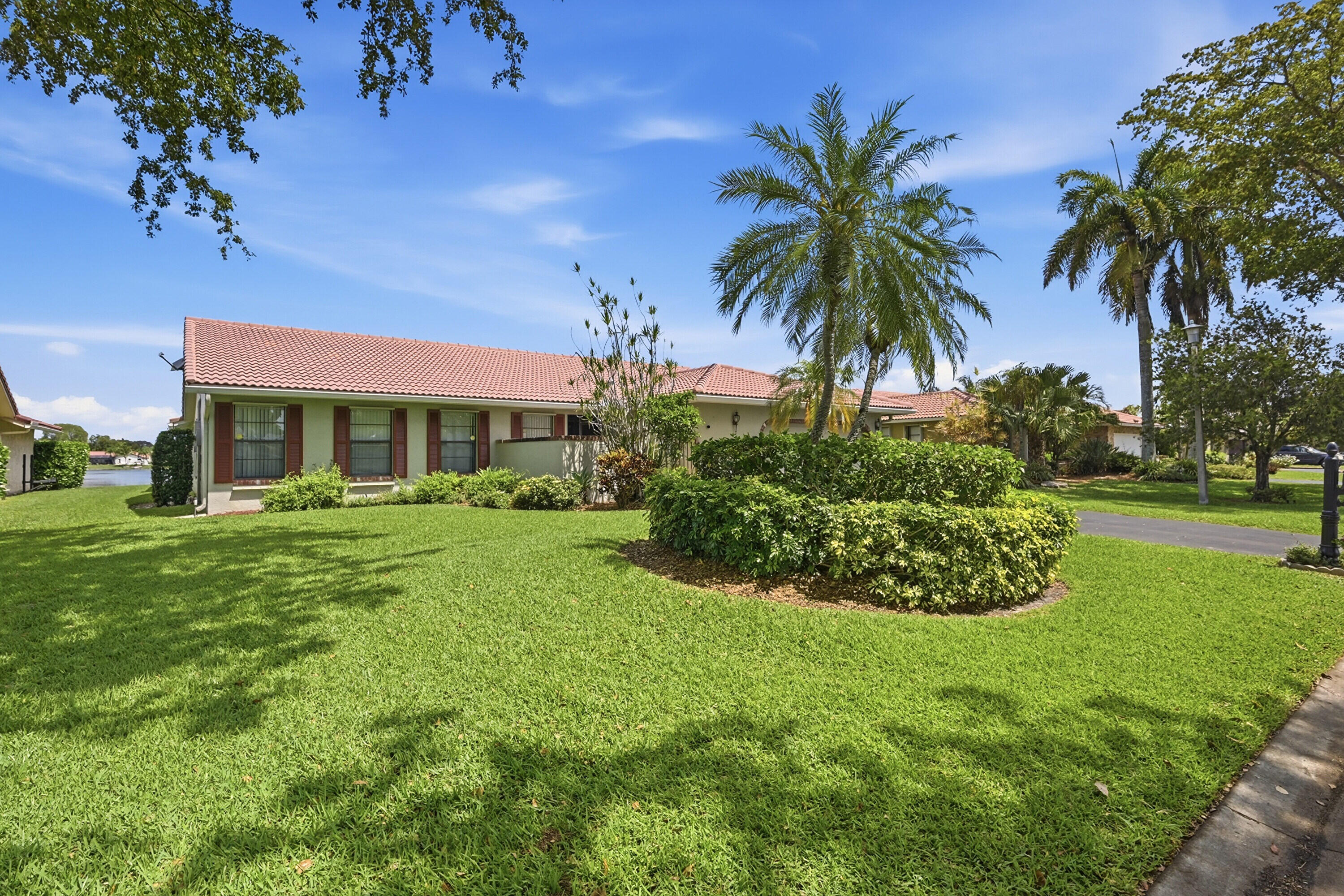 CYPRESS LAKES - Residential