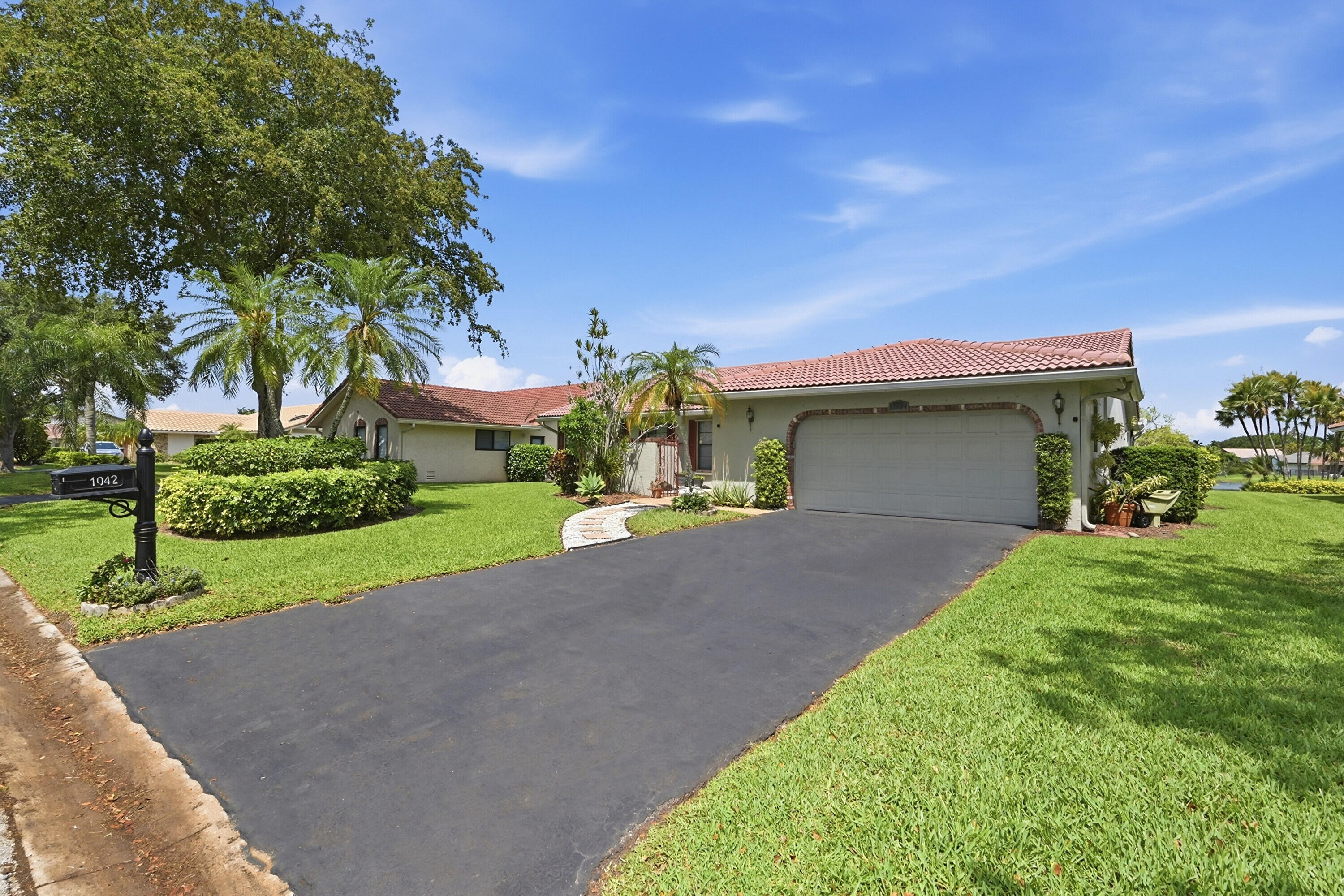 CYPRESS LAKES - Residential