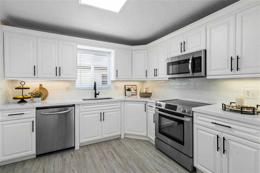 HOLIDAY CITY AT BOCA RATON SEC 5 - Residential Lease