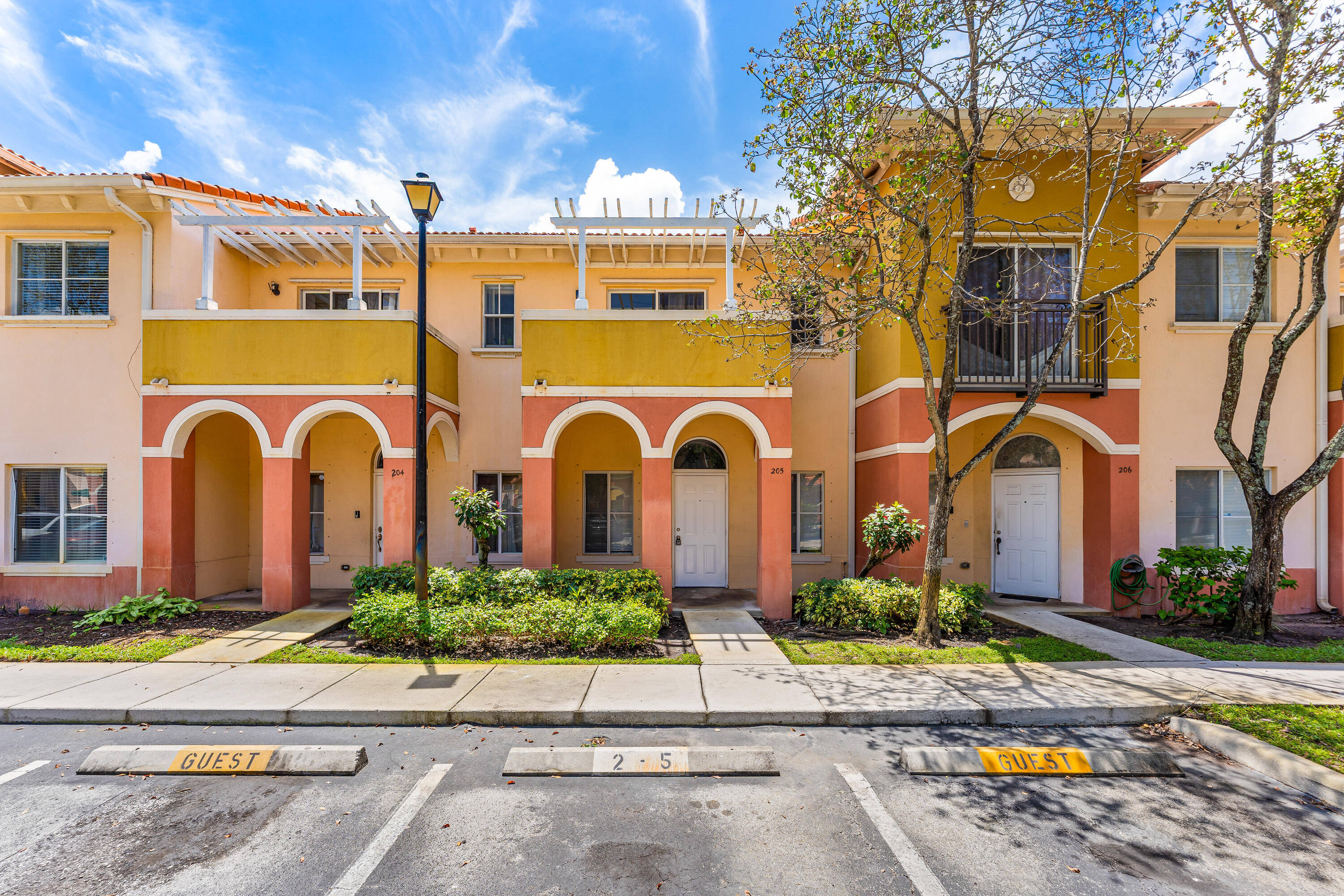 This 2bed/2.5 bath townhome is in a great location close to shops, restaurants, Turnpike and 441. It is fully renovated with new appliances. Has a nice playground area and a nice community pool.