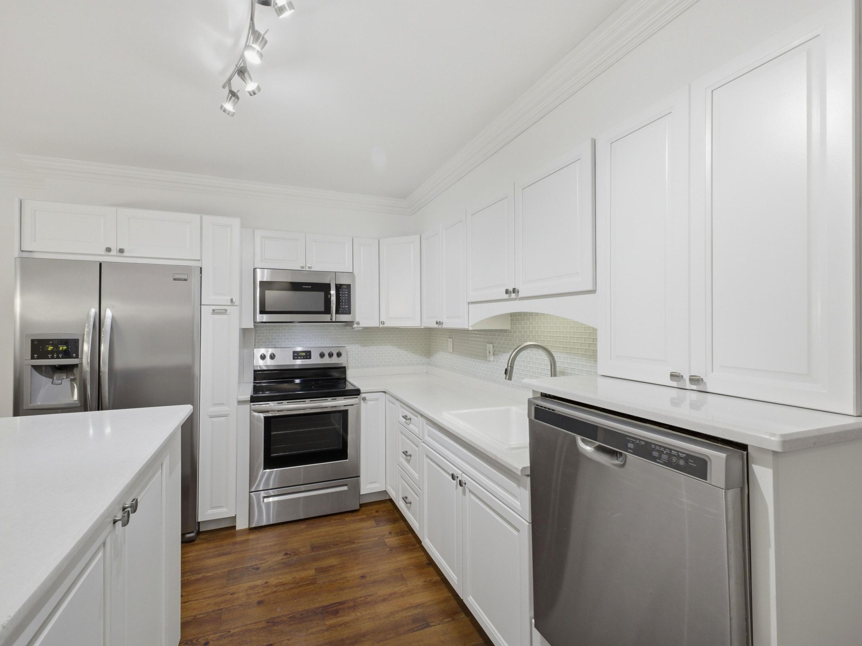 POMPANO WATERWAY ESTATES 1ST ADD - Residential Lease