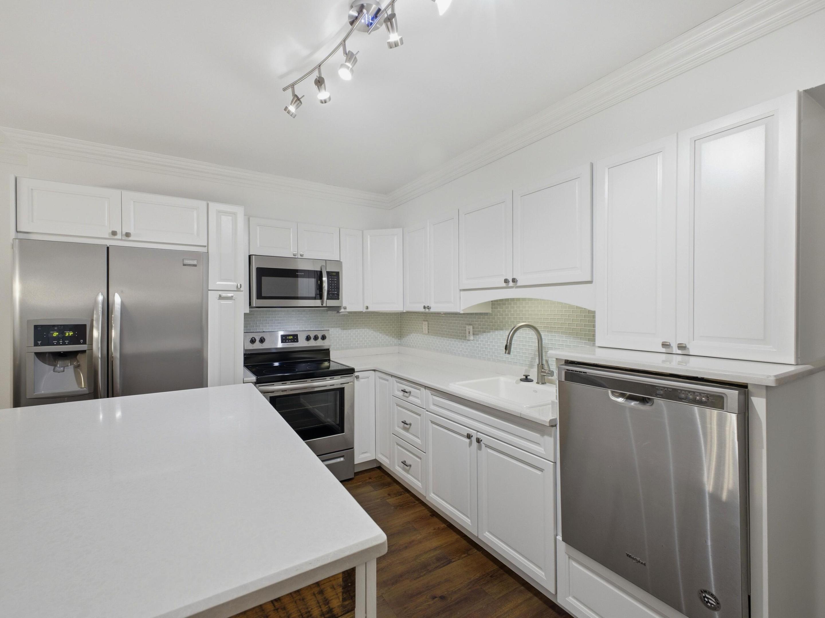 POMPANO WATERWAY ESTATES 1ST ADD - Residential Lease