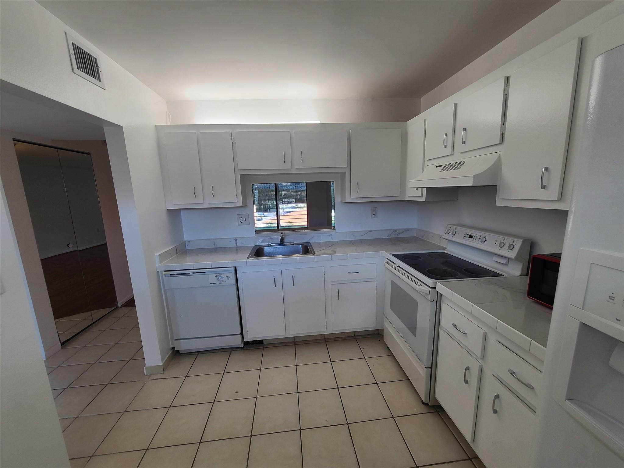 COURTYARDS OF BROWARD CONDO - Residential