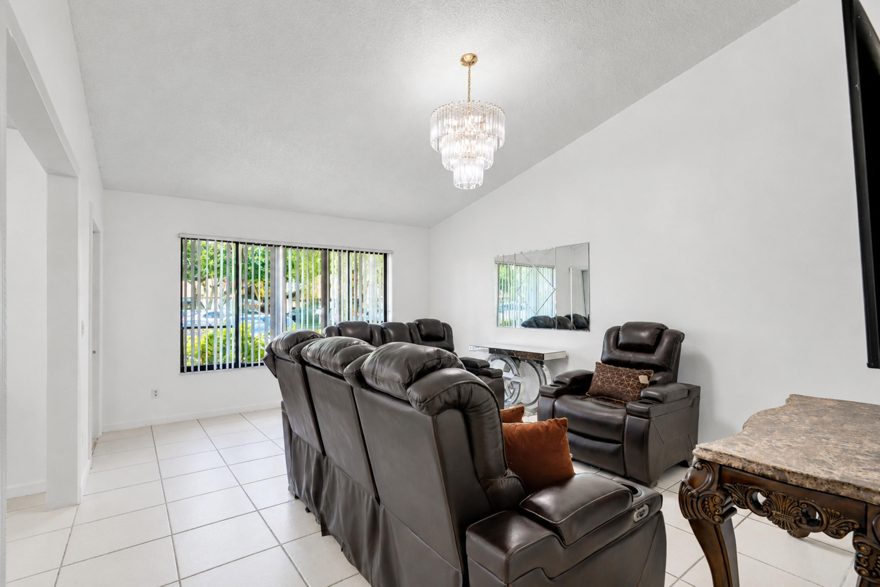 MIL-LAKE ESTATES 1 - Residential
