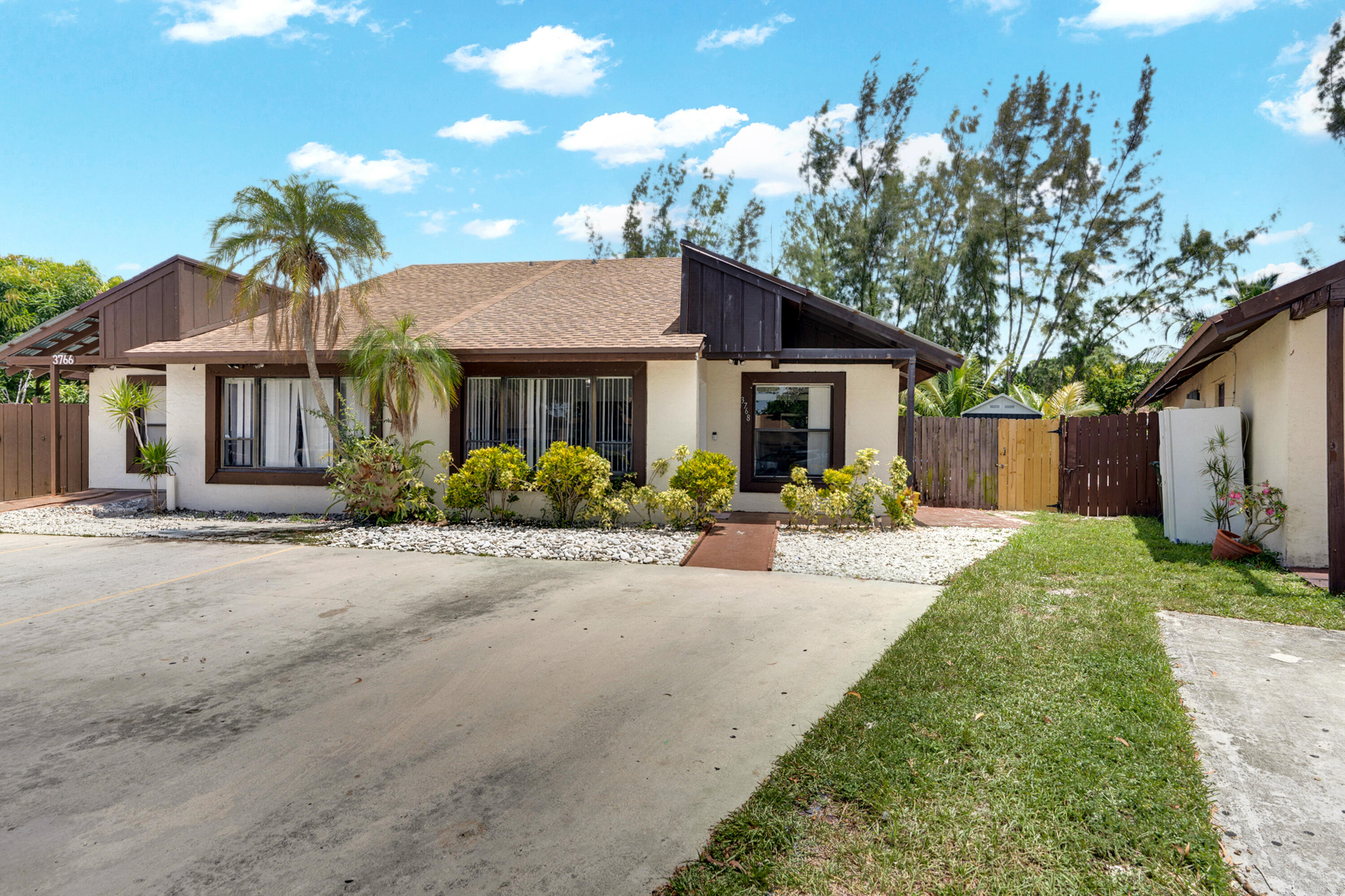 MIL-LAKE ESTATES 1 - Residential