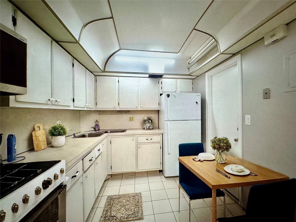 MANOR GROVE VILLAGE ONE I - Residential