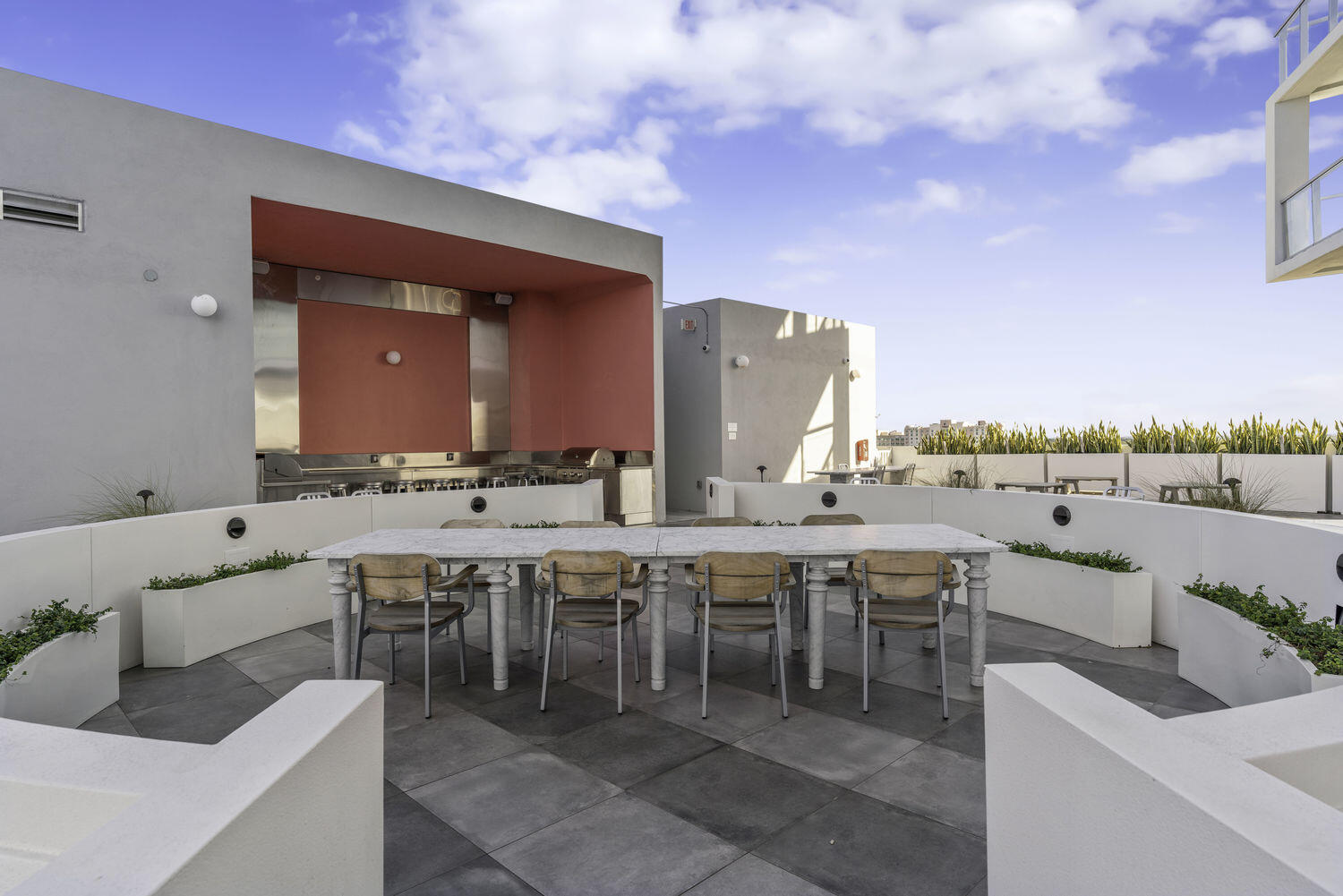 METROPICA NORTH TOWER ONE - Residential