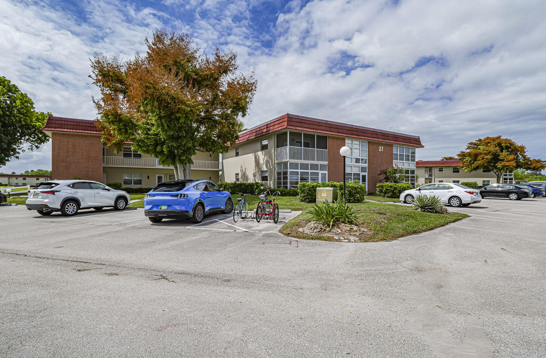 Vista Royale, Well Kept Turnkey 1 Bed 1.5 Bath, Second Floor. Many Recent Updates Including AC and Water Heater. Fully Furnished, bring your toothbrush. Close to Pine Arbor Club House. Active 55+ Community with Four Clubhouses with Heated Pools, many amenities. Close to Beach and Much More.