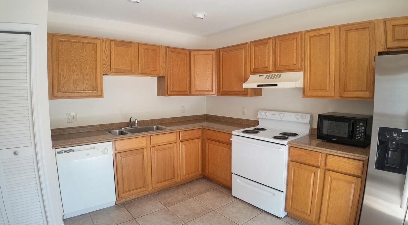 BEDFORD MEWS AT WELLINGTON - Residential Lease