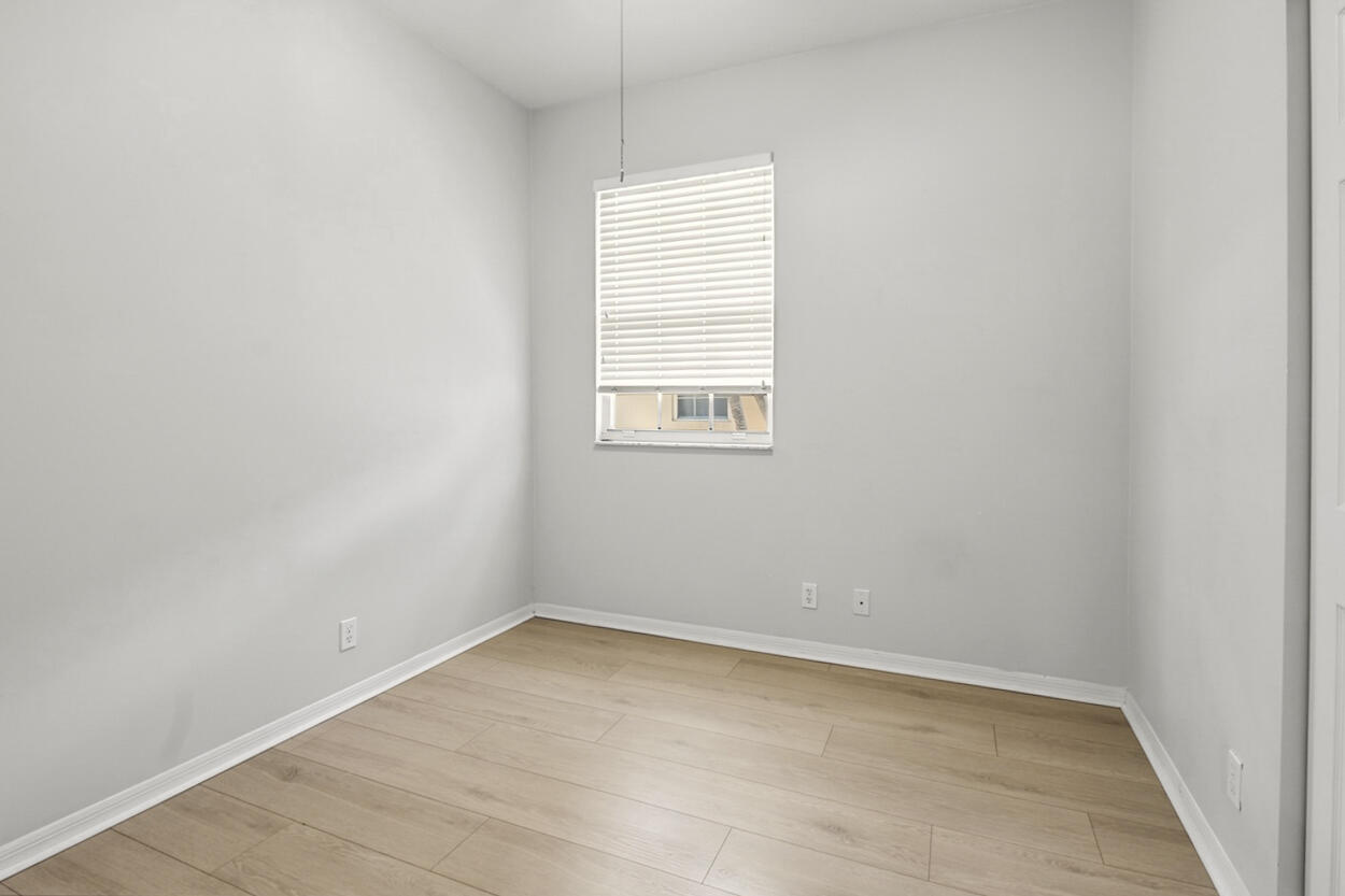 TEQUESTA TRACE CONDO - Residential