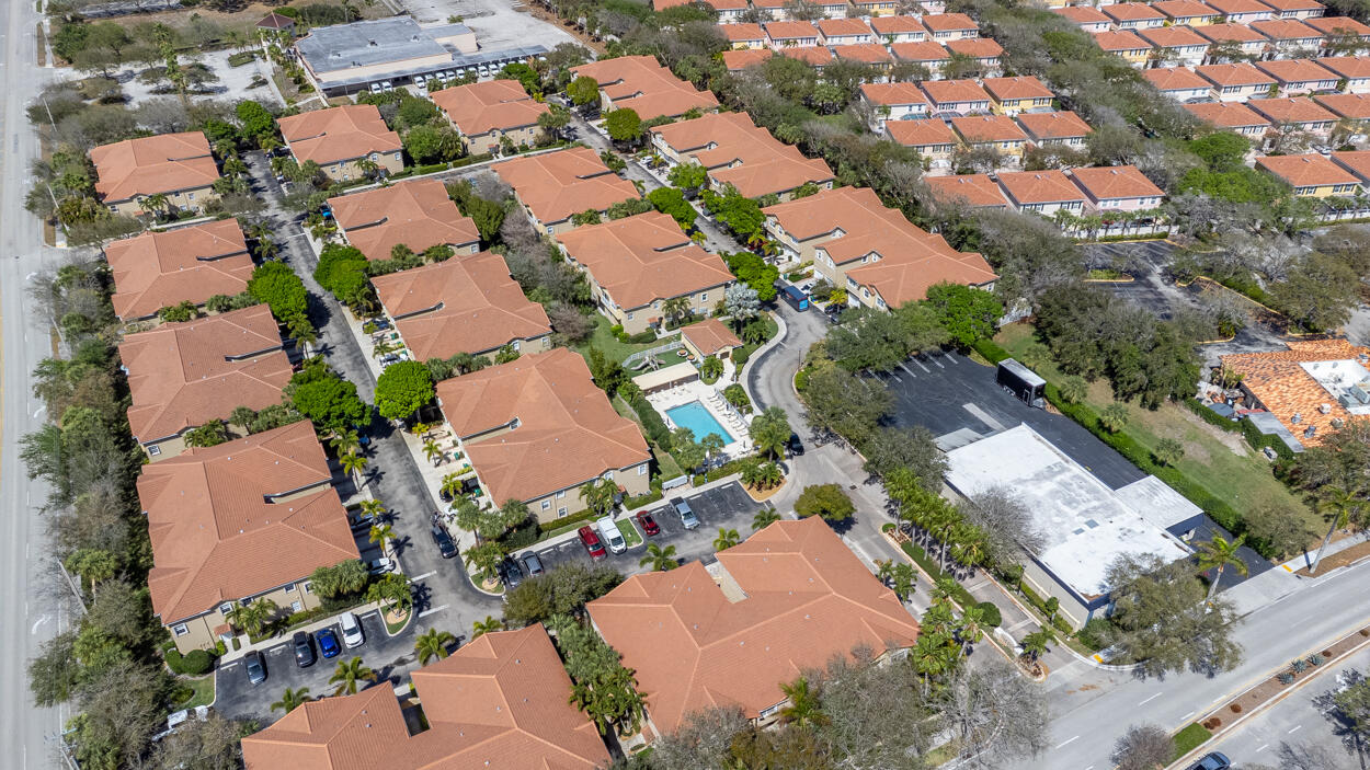 TEQUESTA TRACE CONDO - Residential